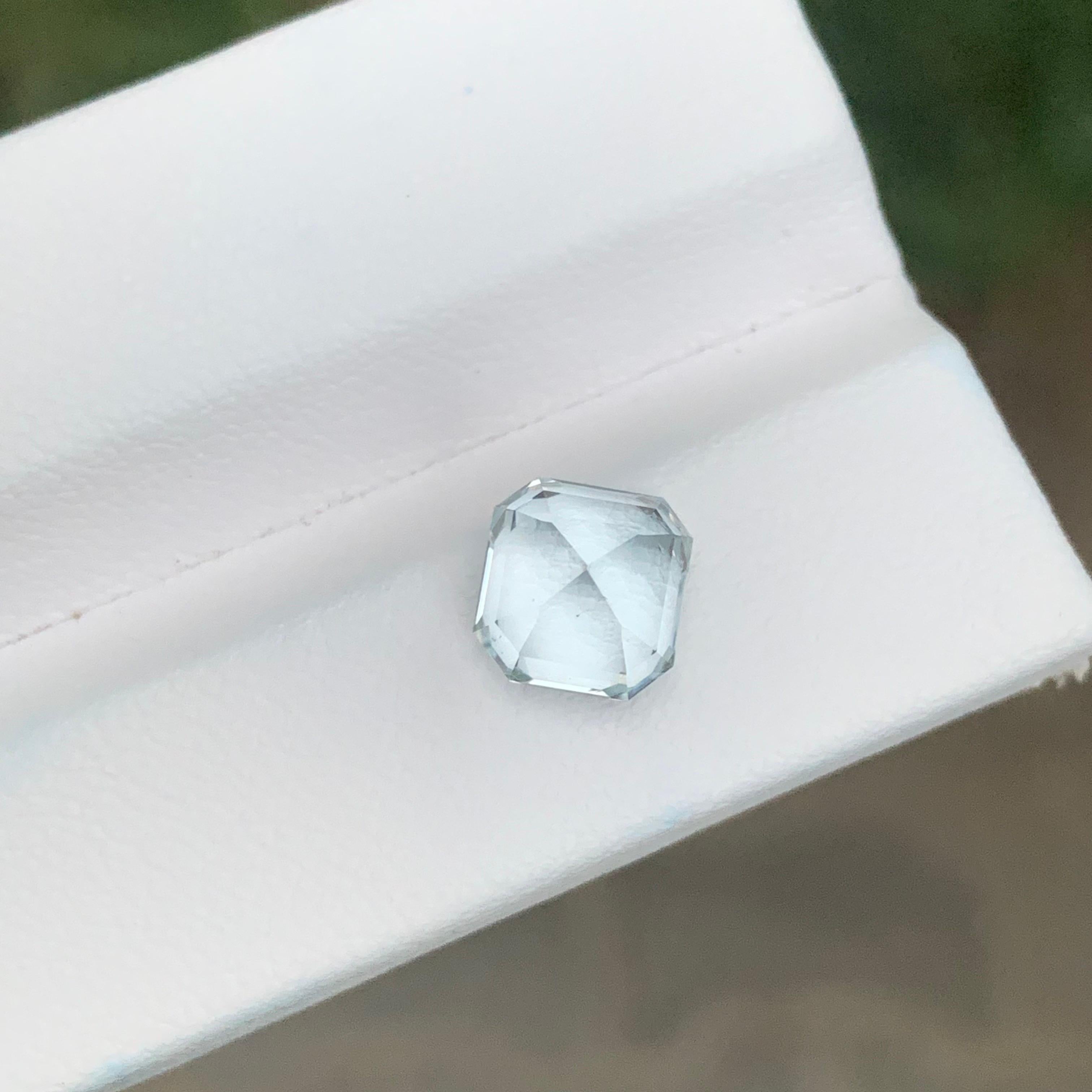 2.45 Carat Natural Loose Aquamarine Octagon Shape Gemstone (Aigue-marine libre en forme d'octogone) en vente 1
