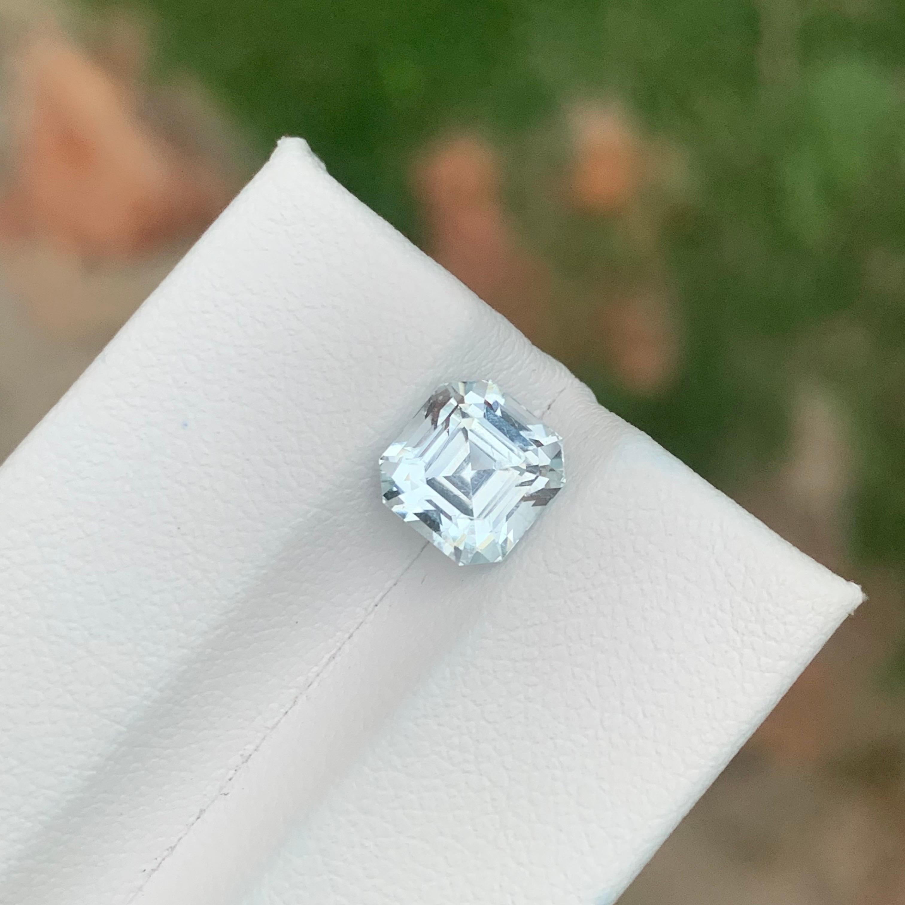 2.45 Carat Natural Loose Aquamarine Octagon Shape Gemstone (Aigue-marine libre en forme d'octogone) en vente 2