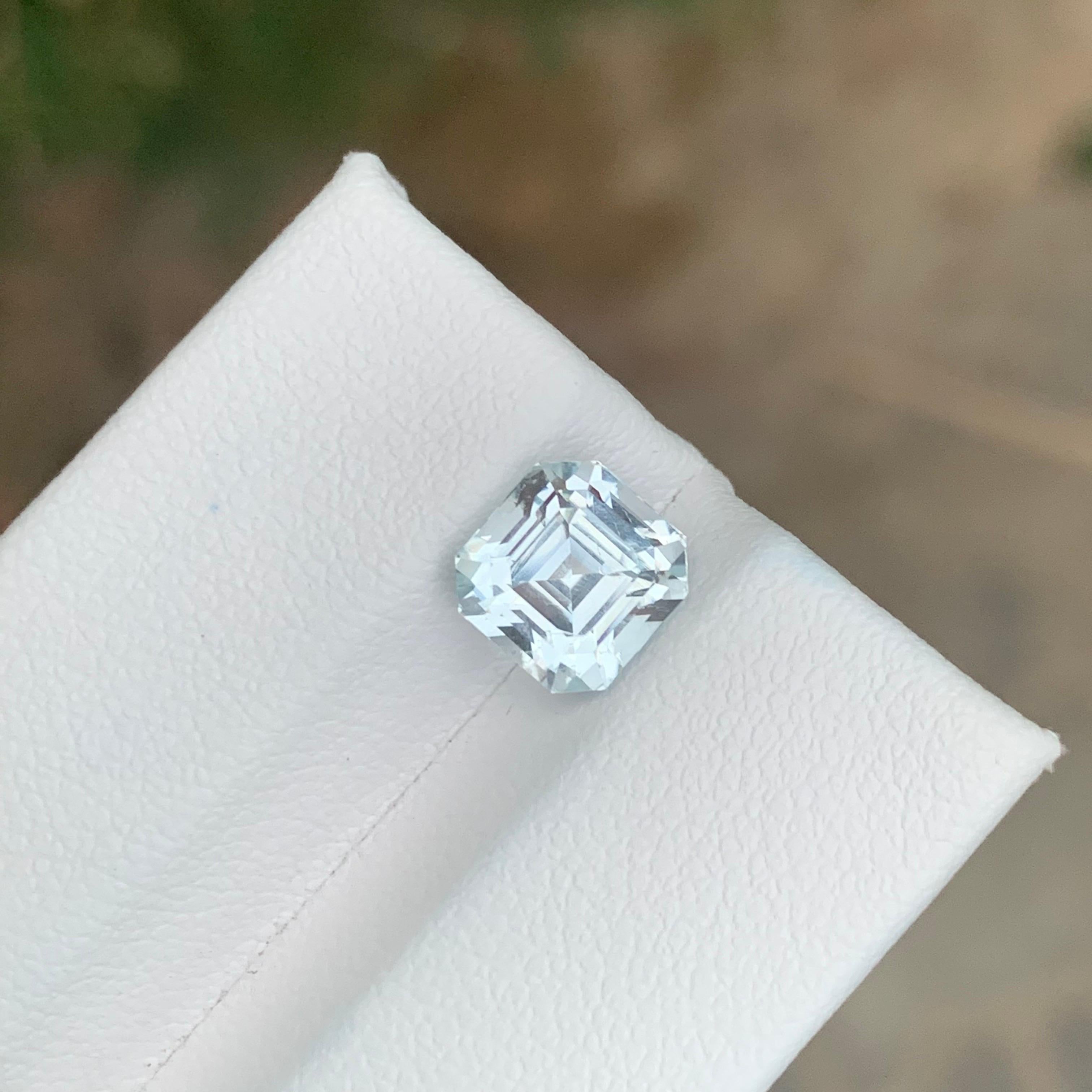 2.45 Carat Natural Loose Aquamarine Octagon Shape Gemstone (Aigue-marine libre en forme d'octogone) en vente 3