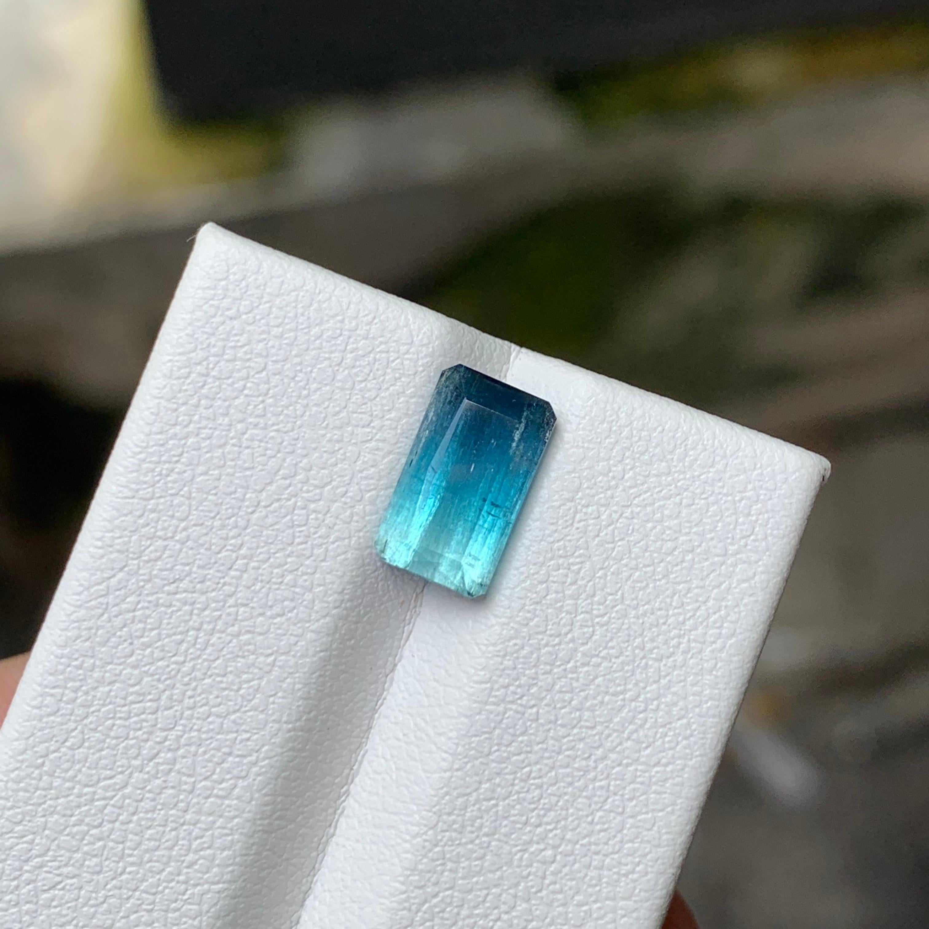 2.45 Carat Natural Loose Bi Colour Tourmaline Emerald Shape Gemstone (pierre précieuse en forme d'émeraude) en vente 4
