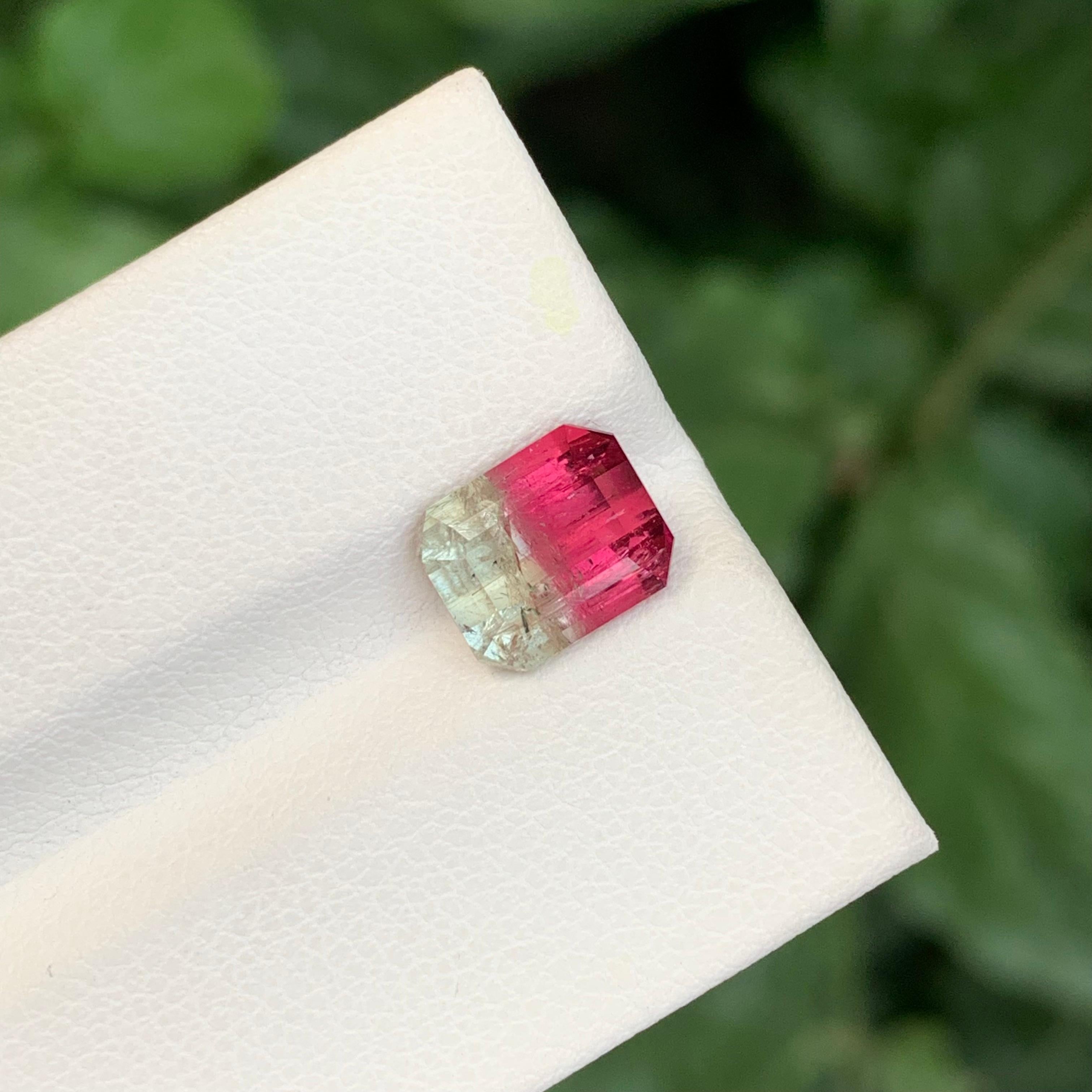 2.45 Karat natürlicher loser zweifarbiger Turmalin in Smaragdform Edelstein (Smaragdschliff) im Angebot