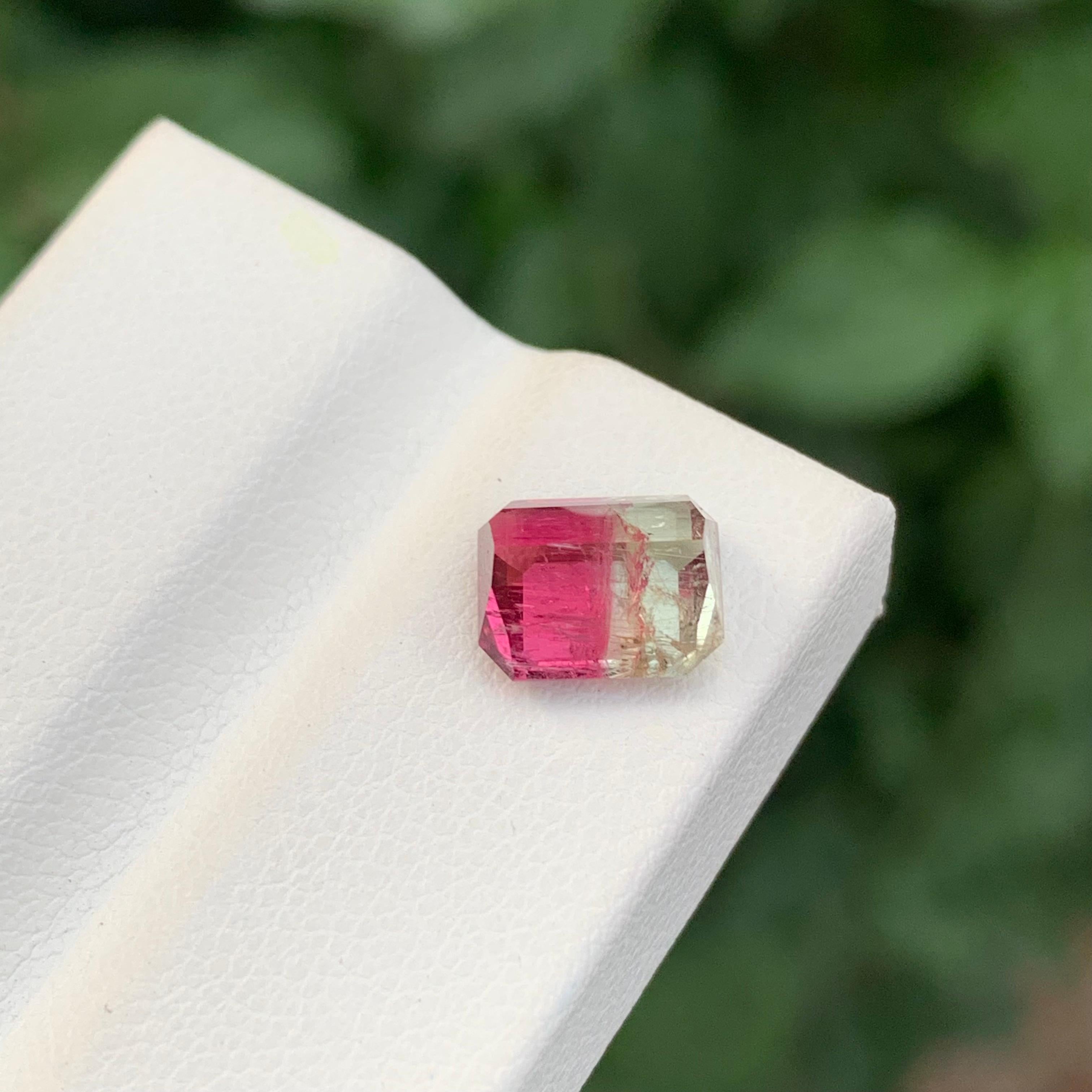 2.45 Karat natürlicher loser zweifarbiger Turmalin in Smaragdform Edelstein für Damen oder Herren im Angebot