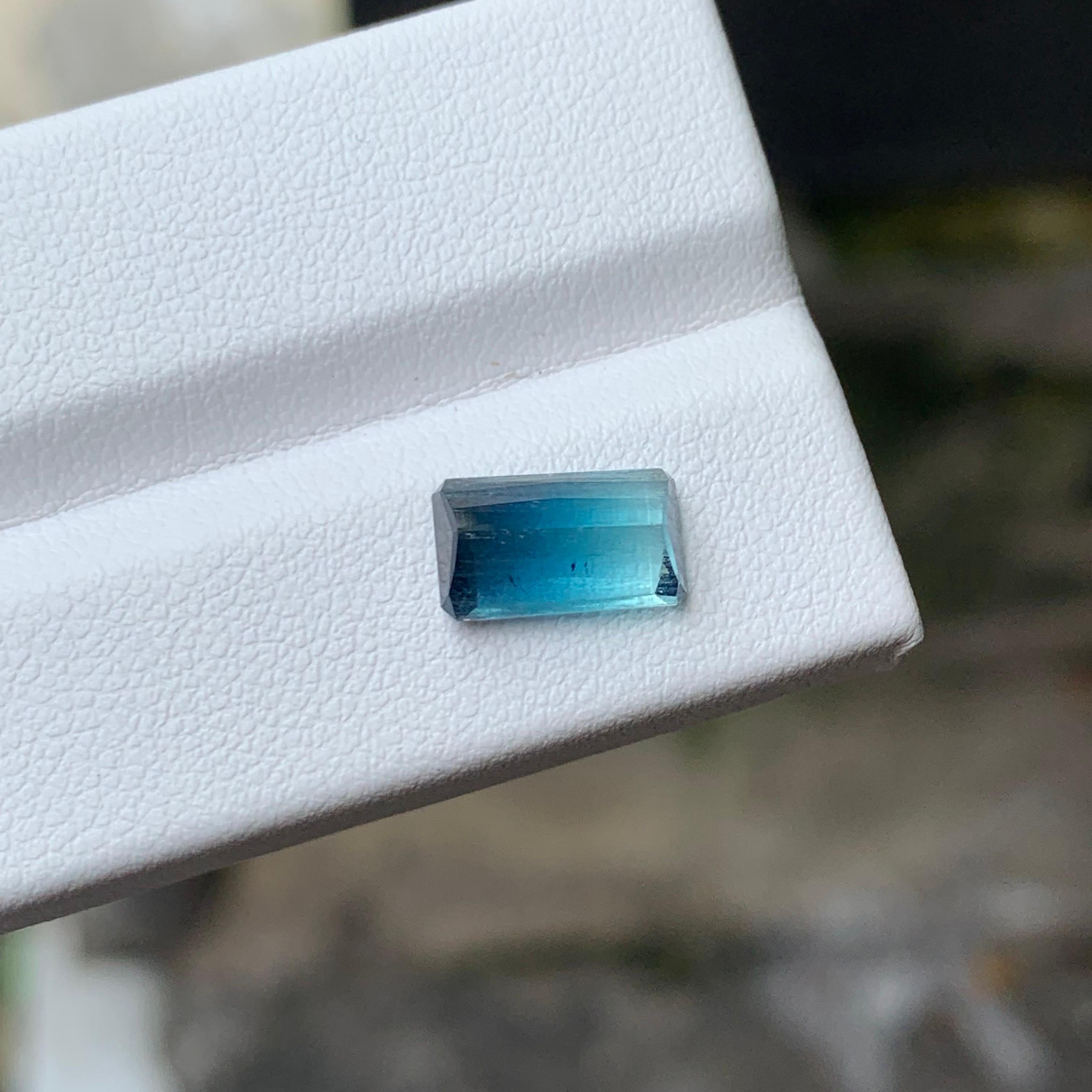 2.45 Carat Natural Loose Bi Colour Tourmaline Emerald Shape Gemstone (pierre précieuse en forme d'émeraude) en vente 1