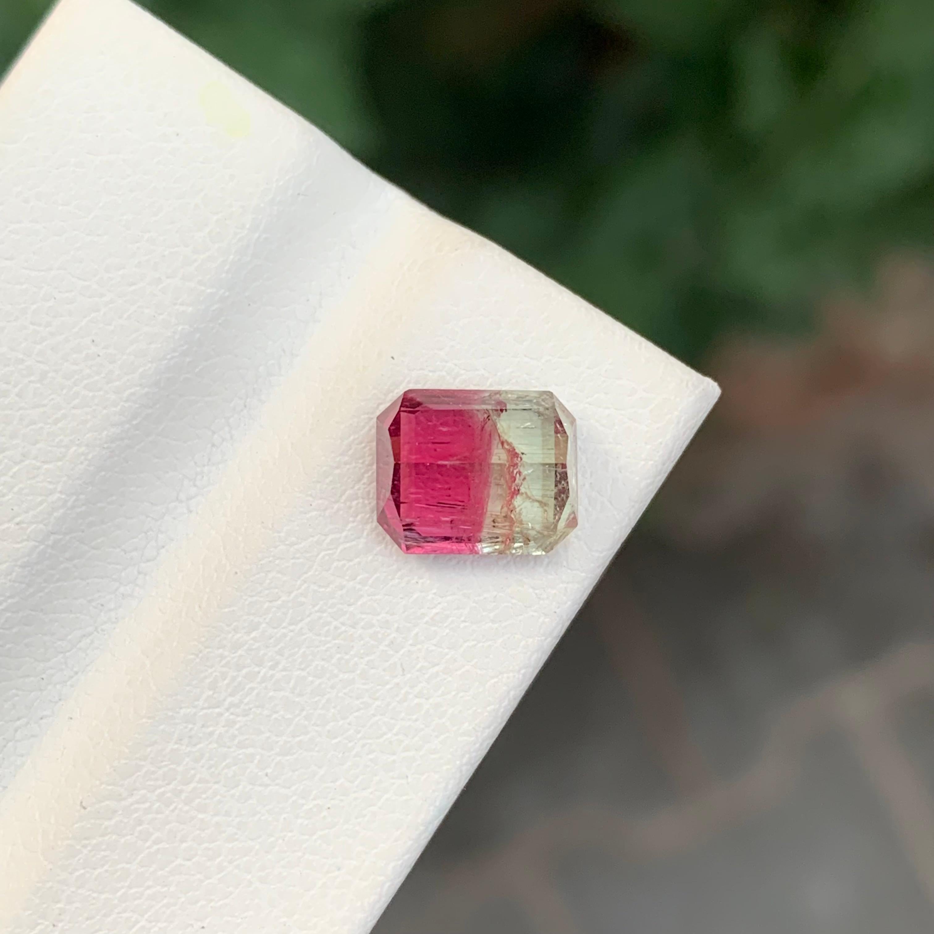 2.45 Karat natürlicher loser zweifarbiger Turmalin in Smaragdform Edelstein im Angebot 1