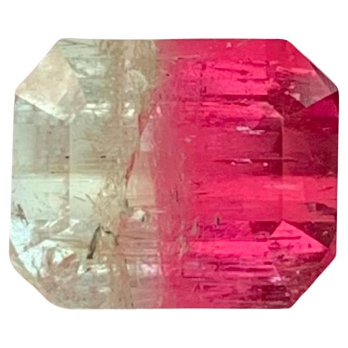 2.45 quilates de turmalina bicolor natural suelta en forma de esmeralda