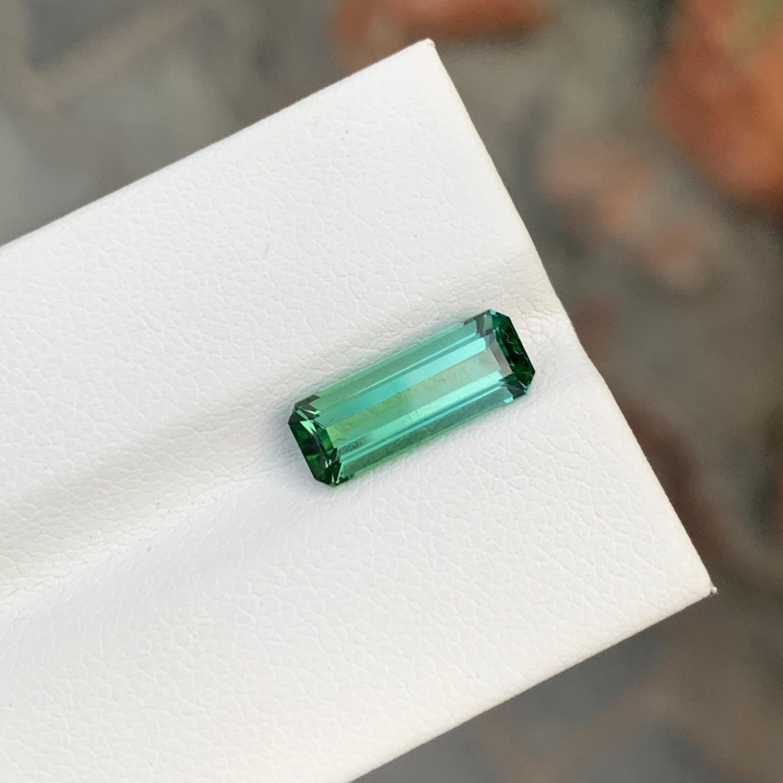 2.45 Carat Natural Loose Bi Colour Tourmaline Long Emerald Shape Gemstone In New Condition For Sale In Peshawar, PK