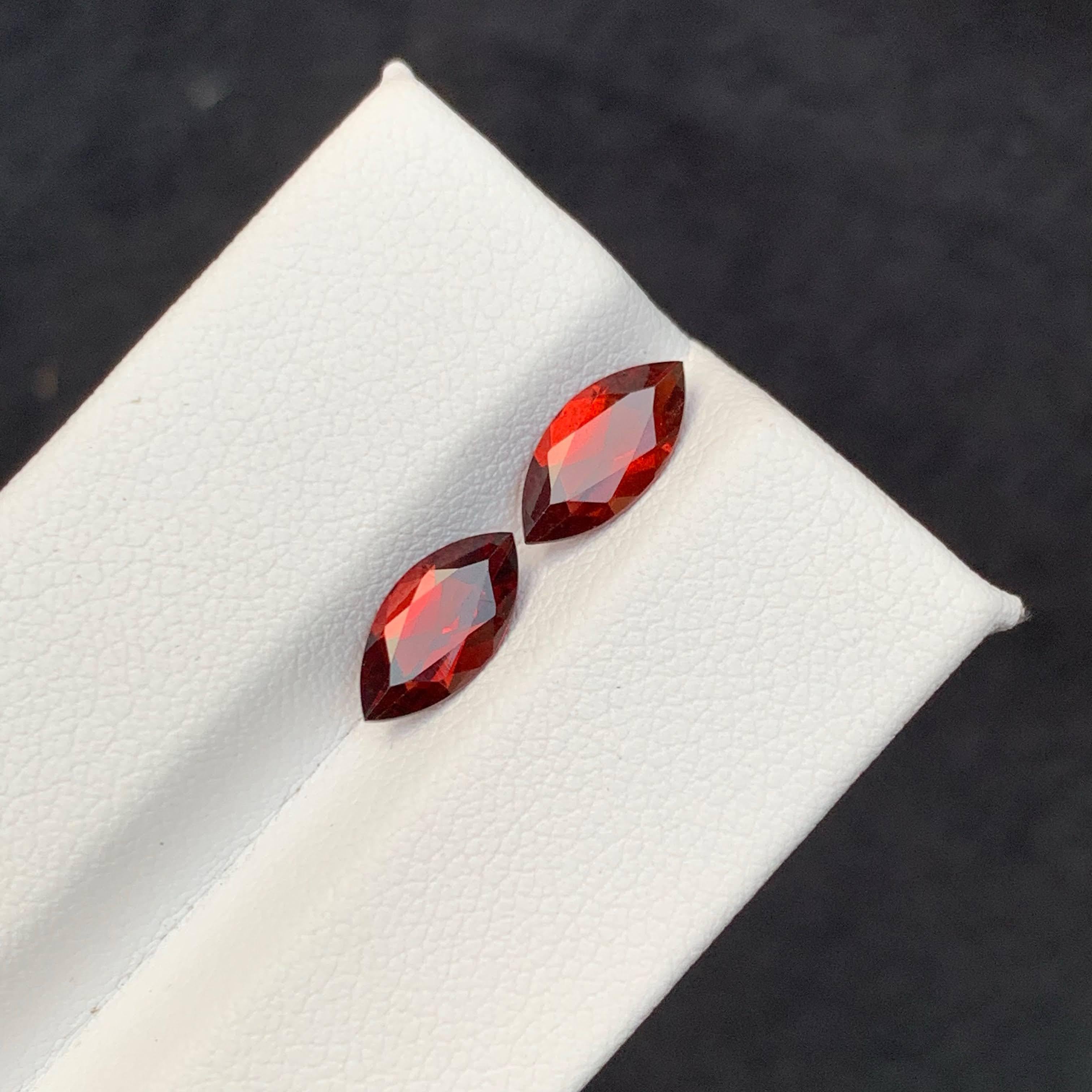 Granate rojo profundo suelto natural de 2,45 quilates, engastado con piedras preciosas africanas de talla marquesa en venta 4