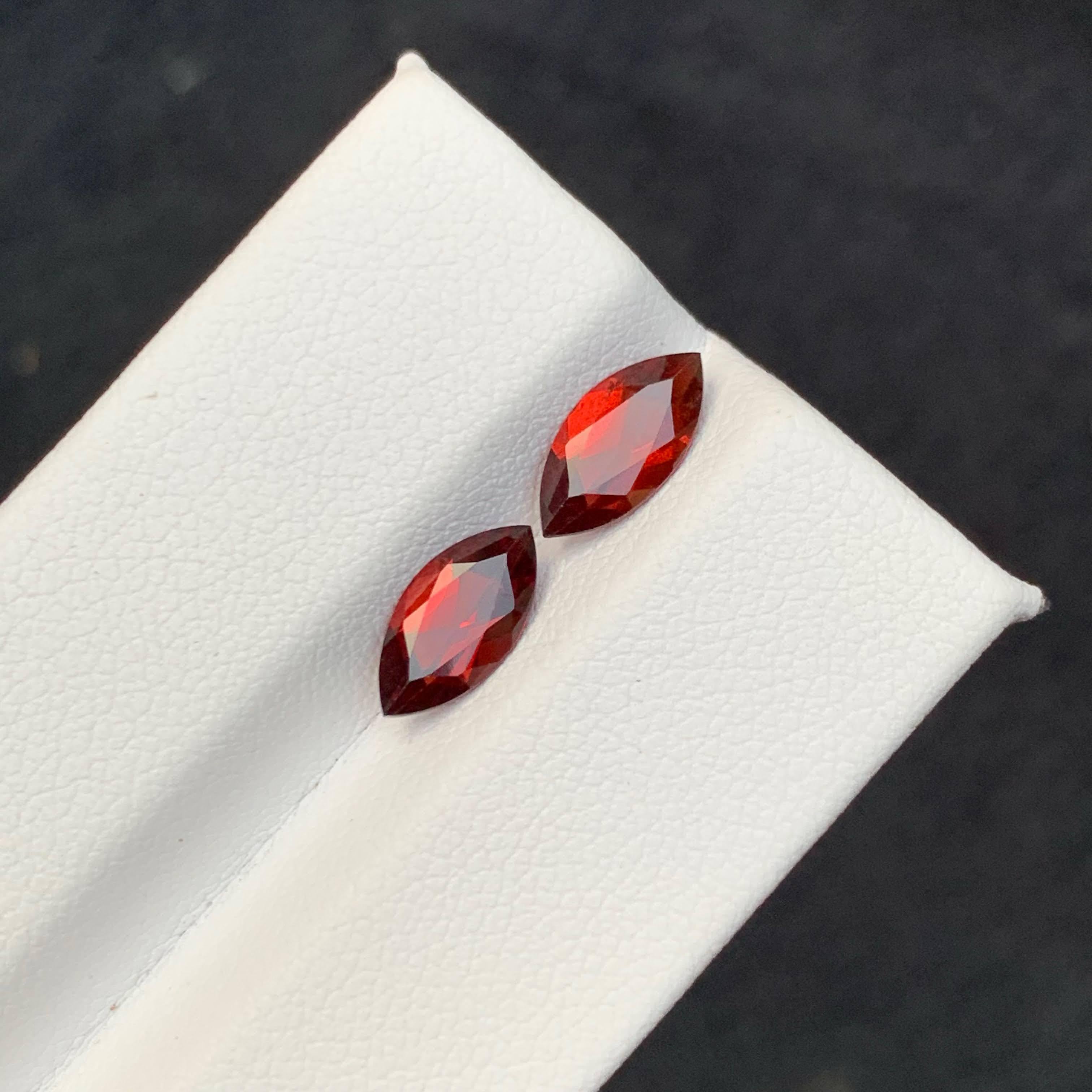 Granate rojo profundo suelto natural de 2,45 quilates, engastado con piedras preciosas africanas de talla marquesa en venta 5