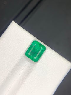 Gemma di smeraldo naturale sciolta da 2.45 carati proveniente da Swat, Pakistan