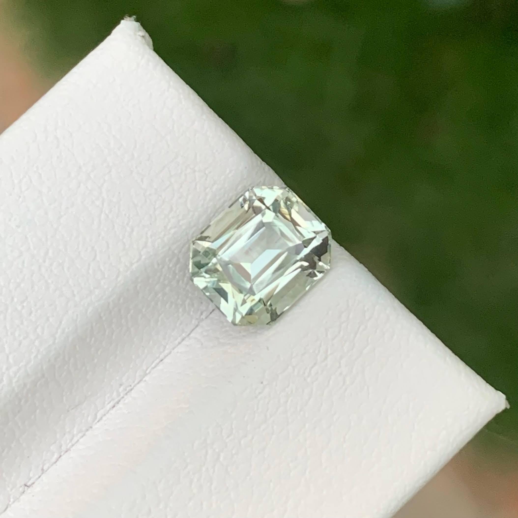 2.45 Carat Natural Loose Greenish Amethyst Stone Cushion Cut African Gemstone (pierre précieuse africaine) en vente 4