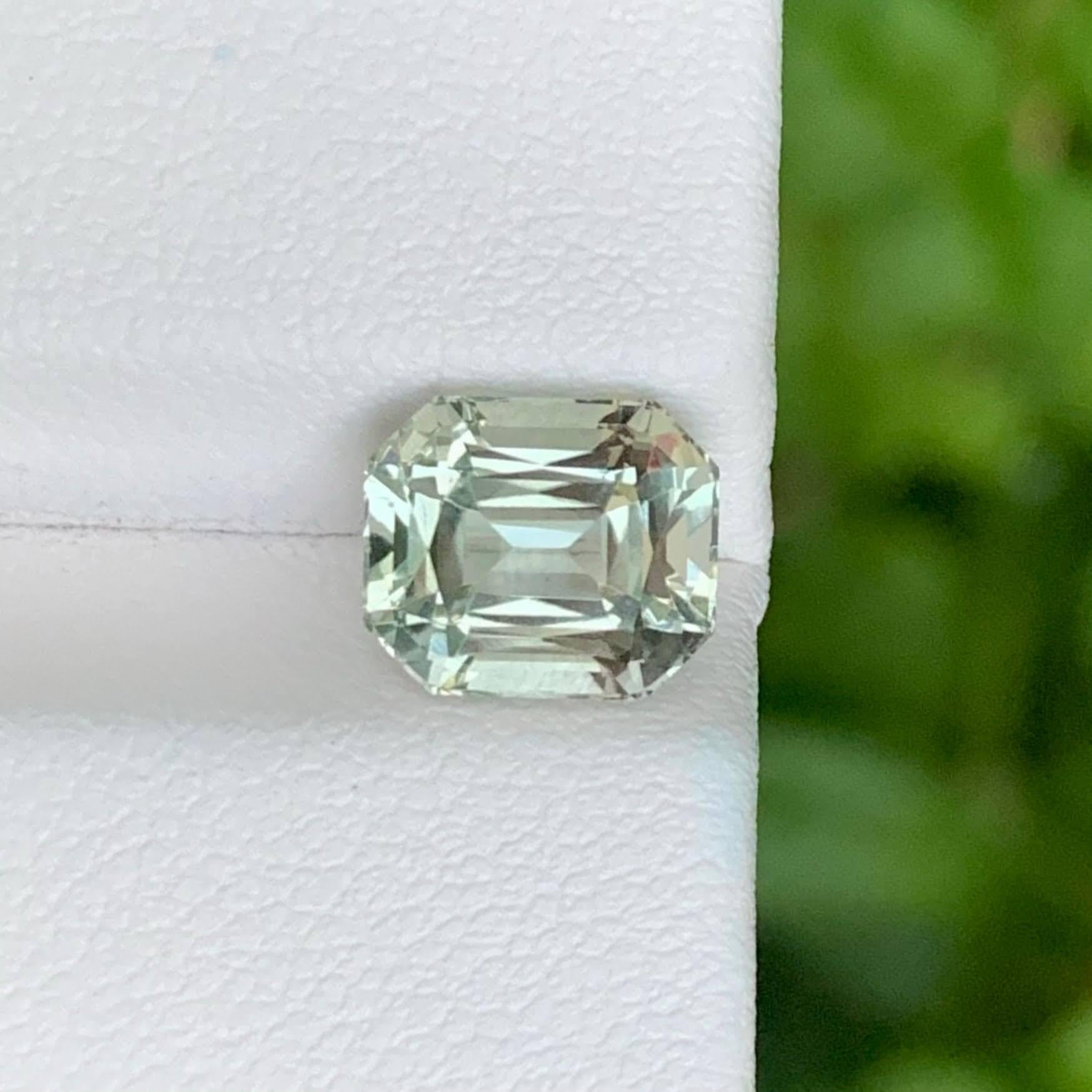Poids 2,45 carats
Dimensions 8,2x7,9x5,6 mm
Traitement Aucun
Origine Afrique 
Clarity Loup Clean 
Forme Coupe Coussin 






Cette améthyste verte en vrac de 2,45 carats est une pierre précieuse unique et élégante, façonnée de manière experte dans