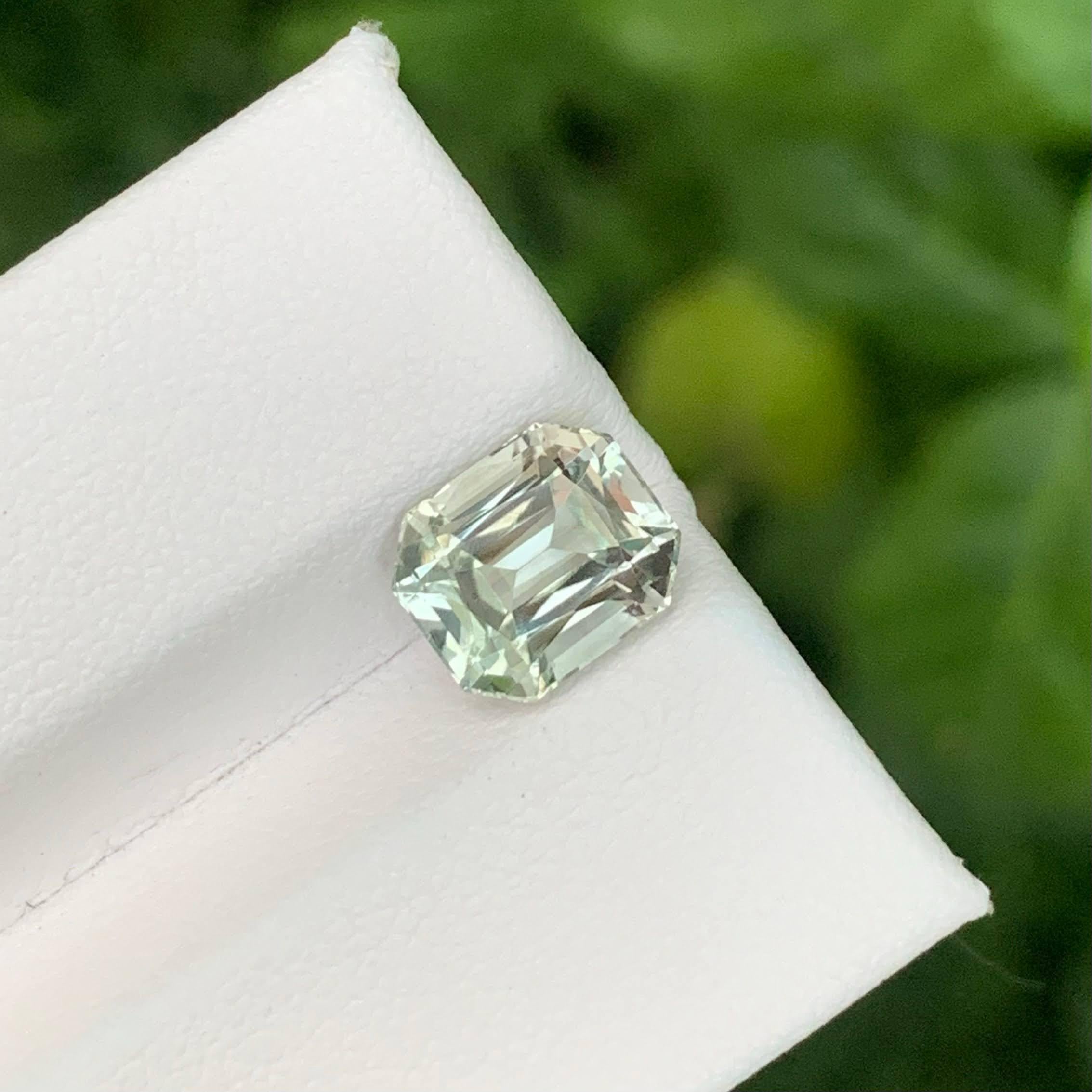 2.45 Carat Natural Loose Greenish Amethyst Stone Cushion Cut African Gemstone (pierre précieuse africaine) en vente 1