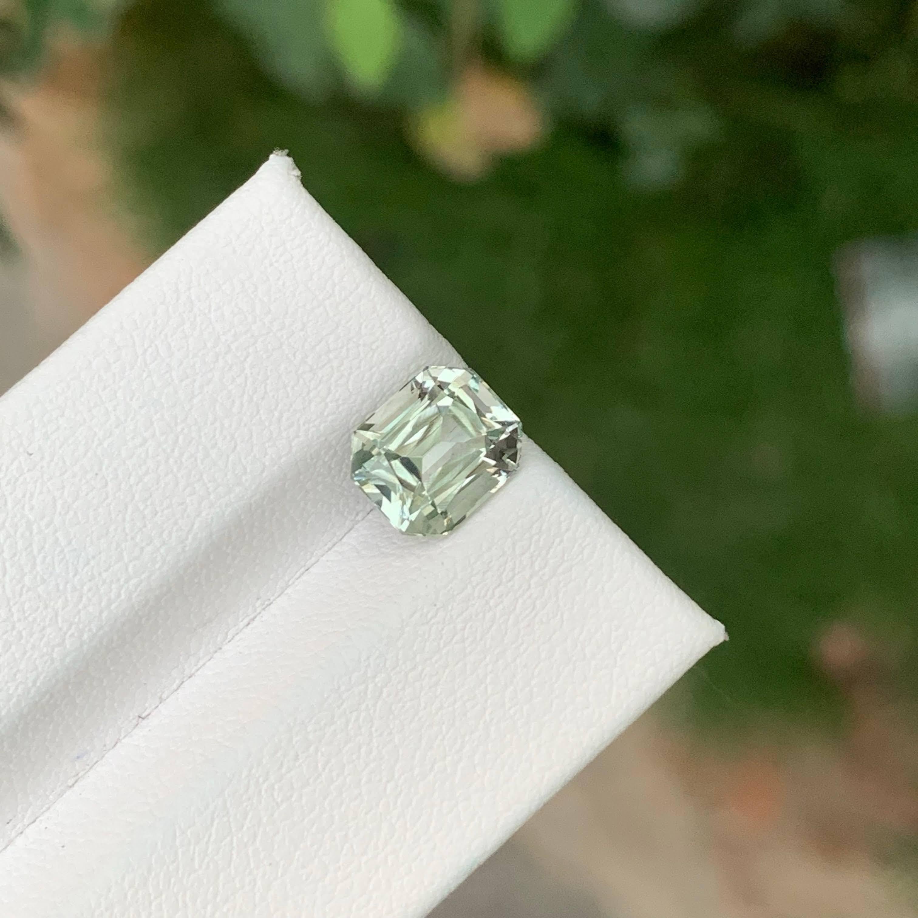 2.45 Carat Natural Loose Greenish Amethyst Stone Cushion Cut African Gemstone (pierre précieuse africaine) en vente 3