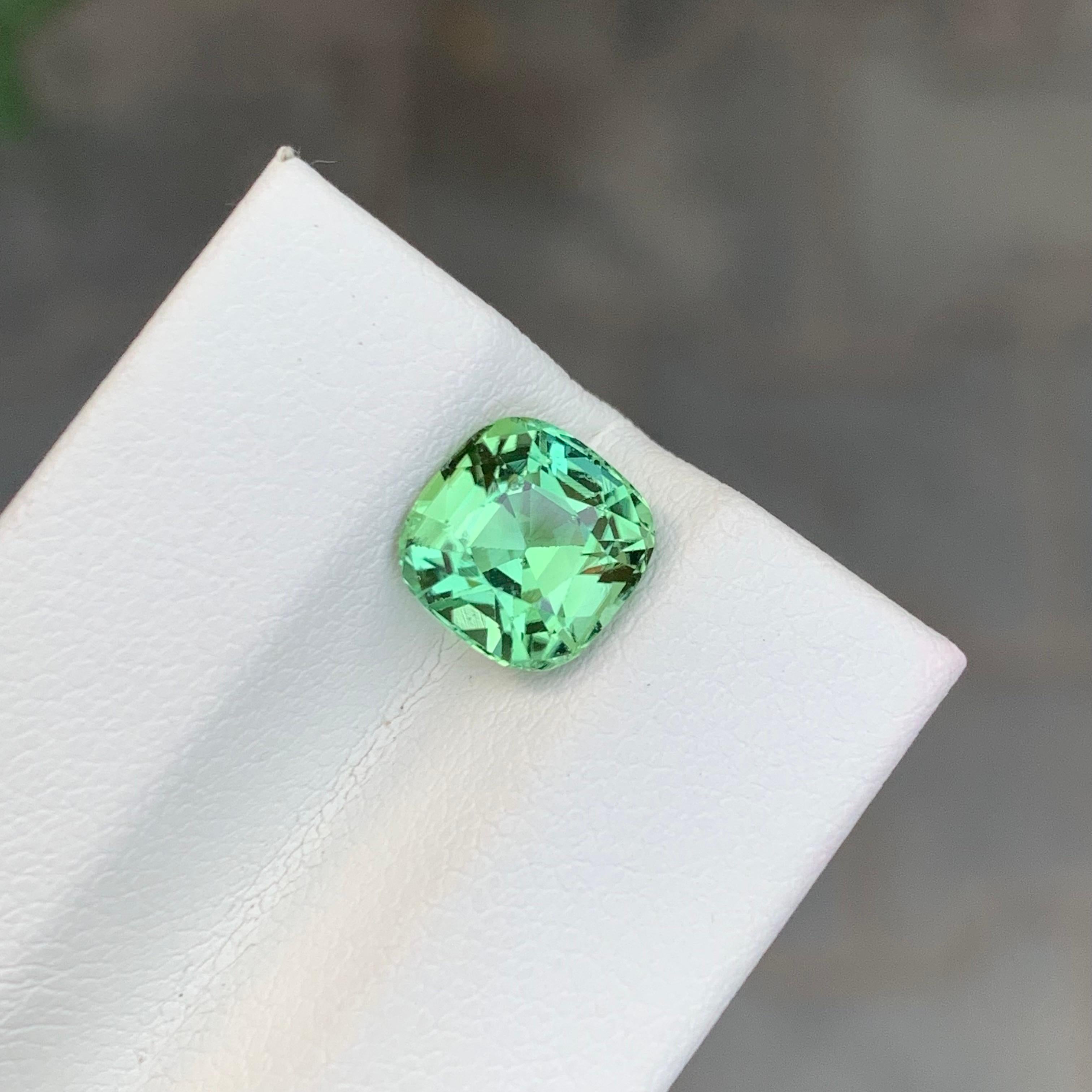 Arts and Crafts 2.45 Carat Natural Loose Mint Green Tourmaline Cushion Shape Gem en vente