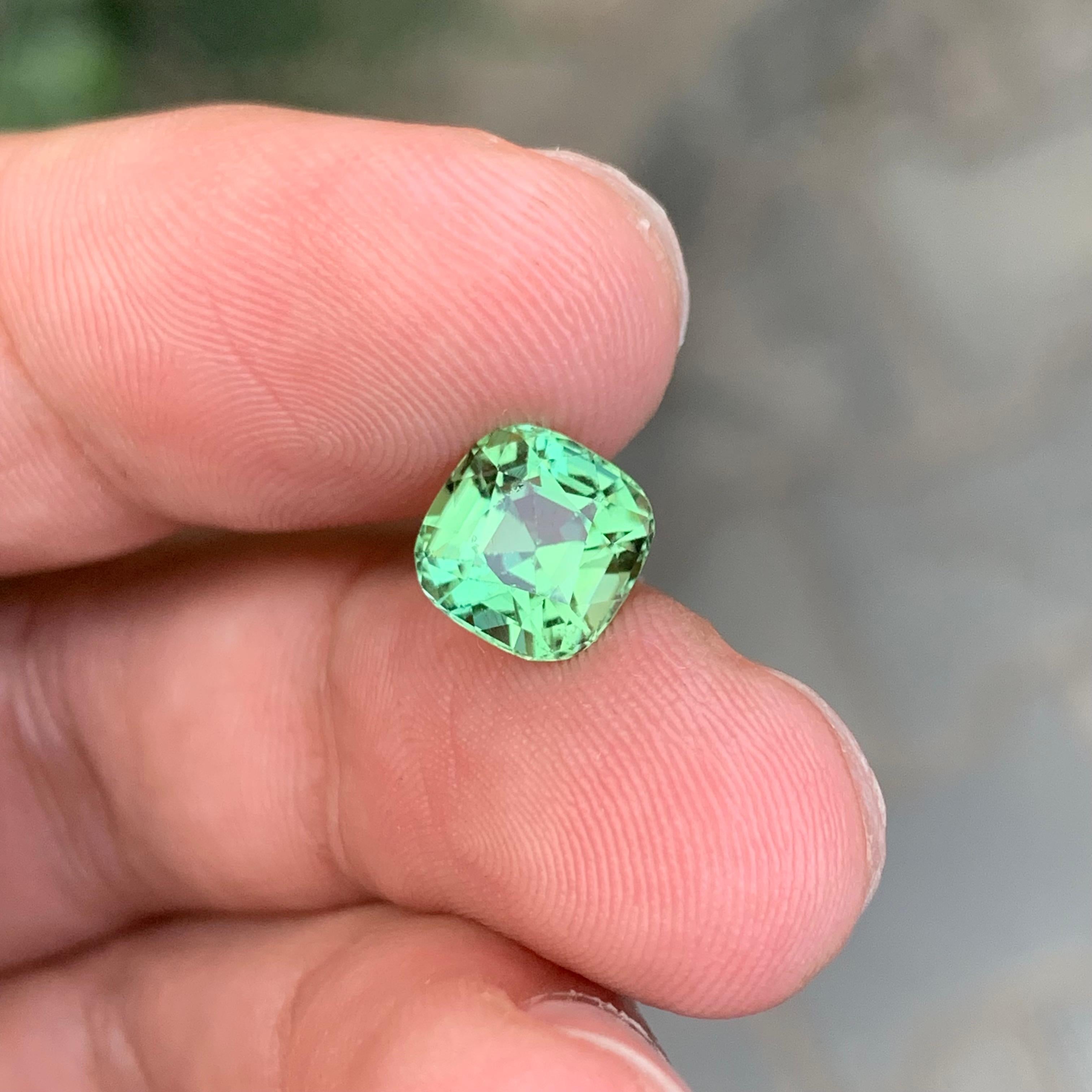 2.45 Carat Natural Loose Mint Green Tourmaline Cushion Shape Gem en vente 1