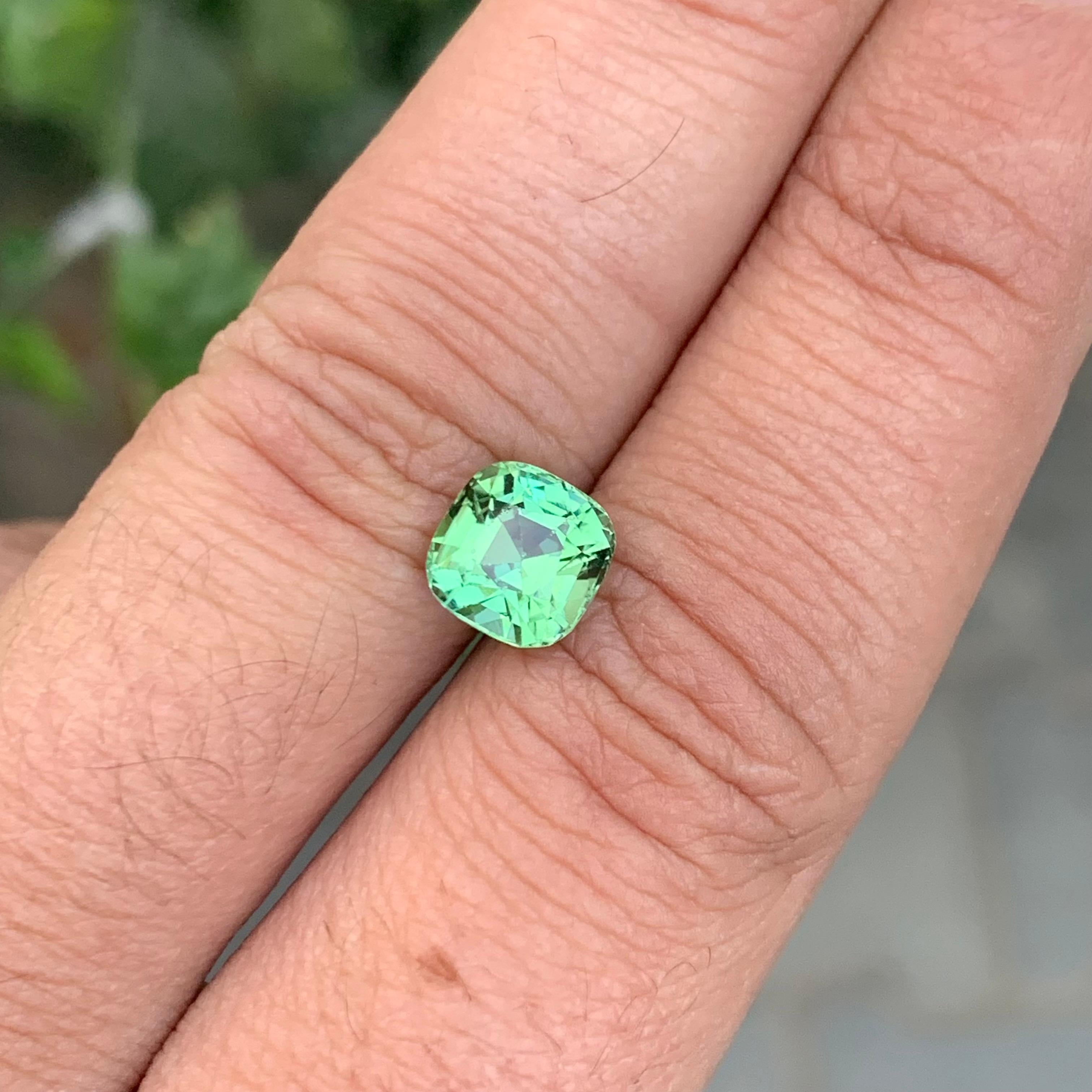 2.45 Carat Natural Loose Mint Green Tourmaline Cushion Shape Gem en vente 2
