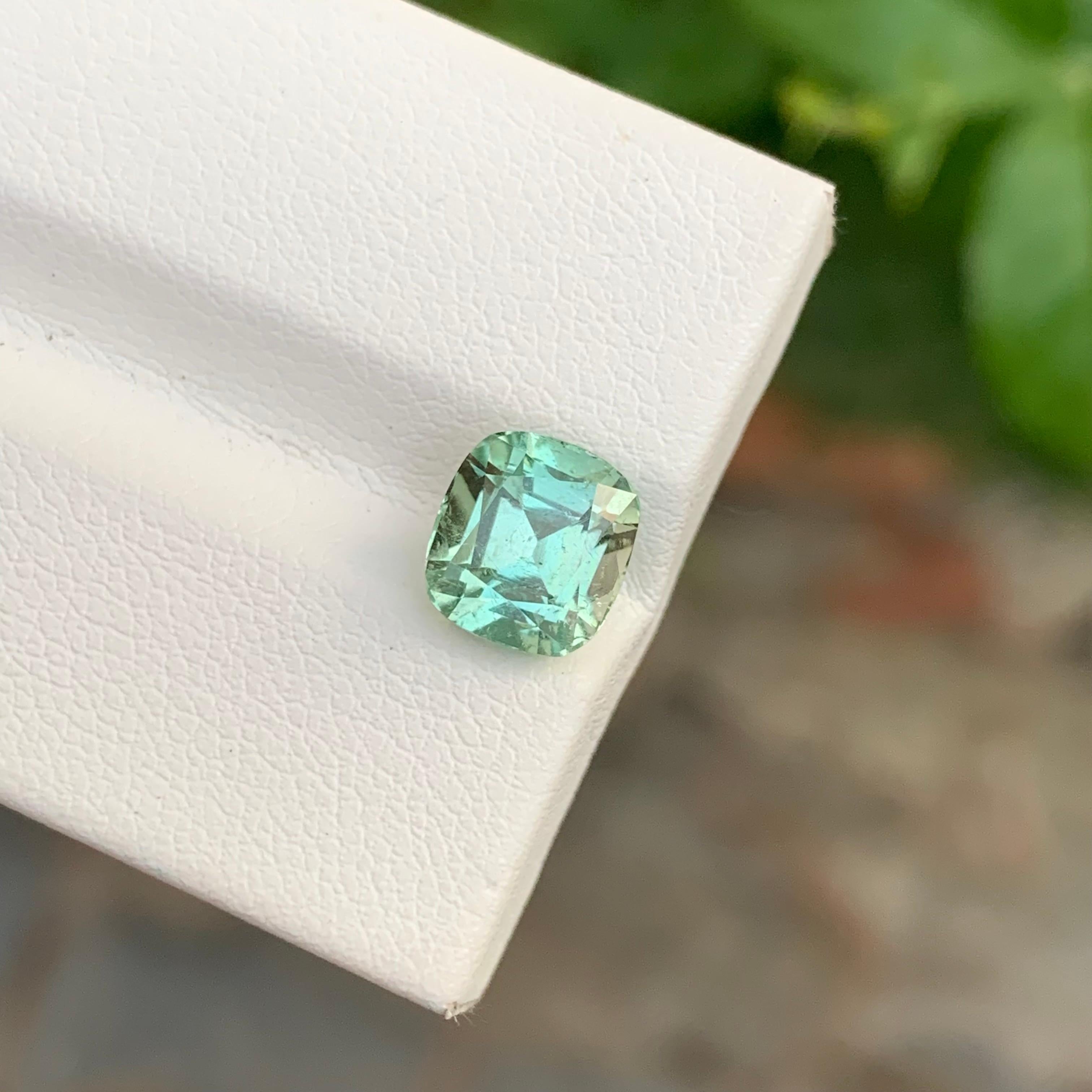 Tourmaline naturelle non sertie de 2,45 carats en forme de coussin pour bijoux en vente 4