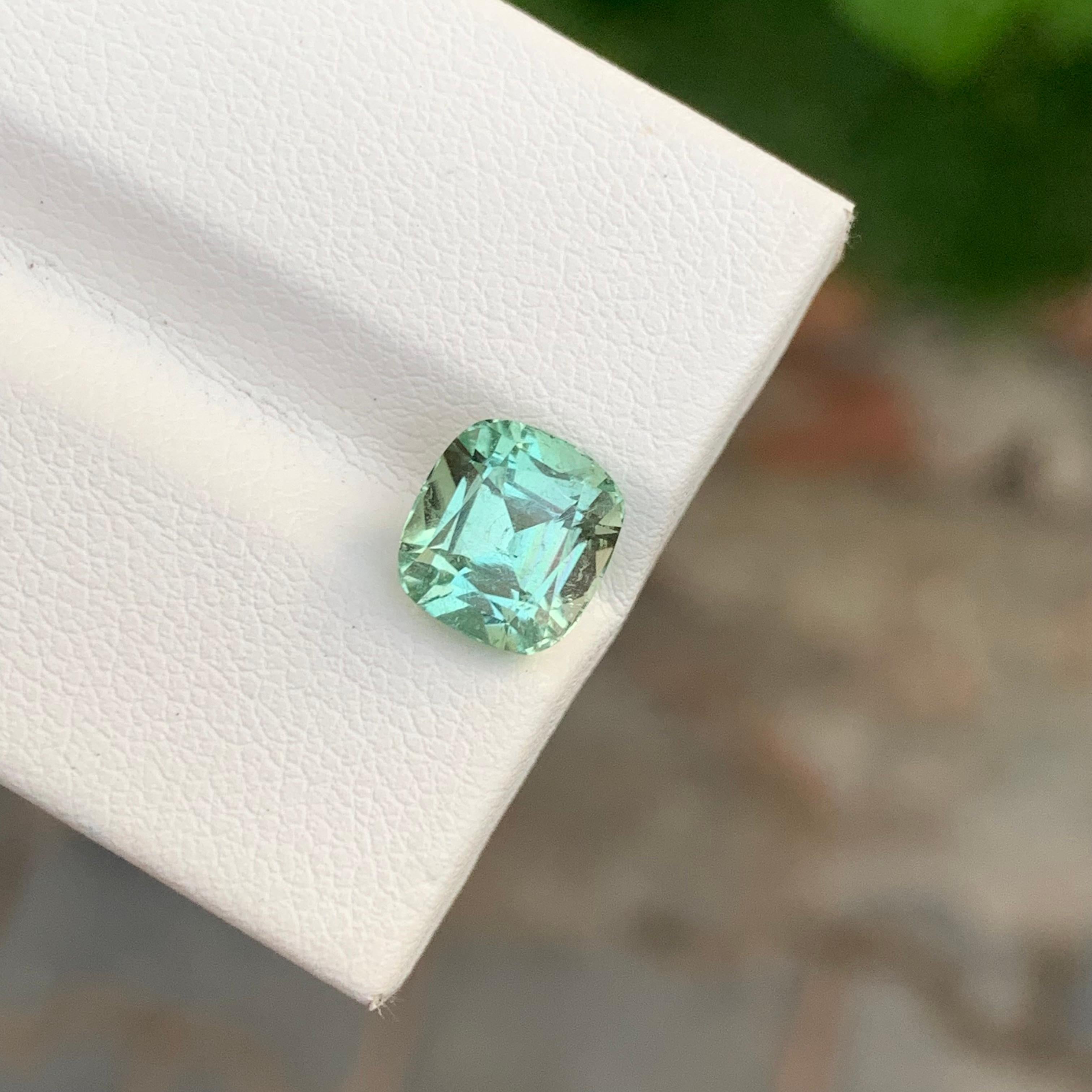 Tourmaline naturelle non sertie de 2,45 carats en forme de coussin pour bijoux Unisexe en vente
