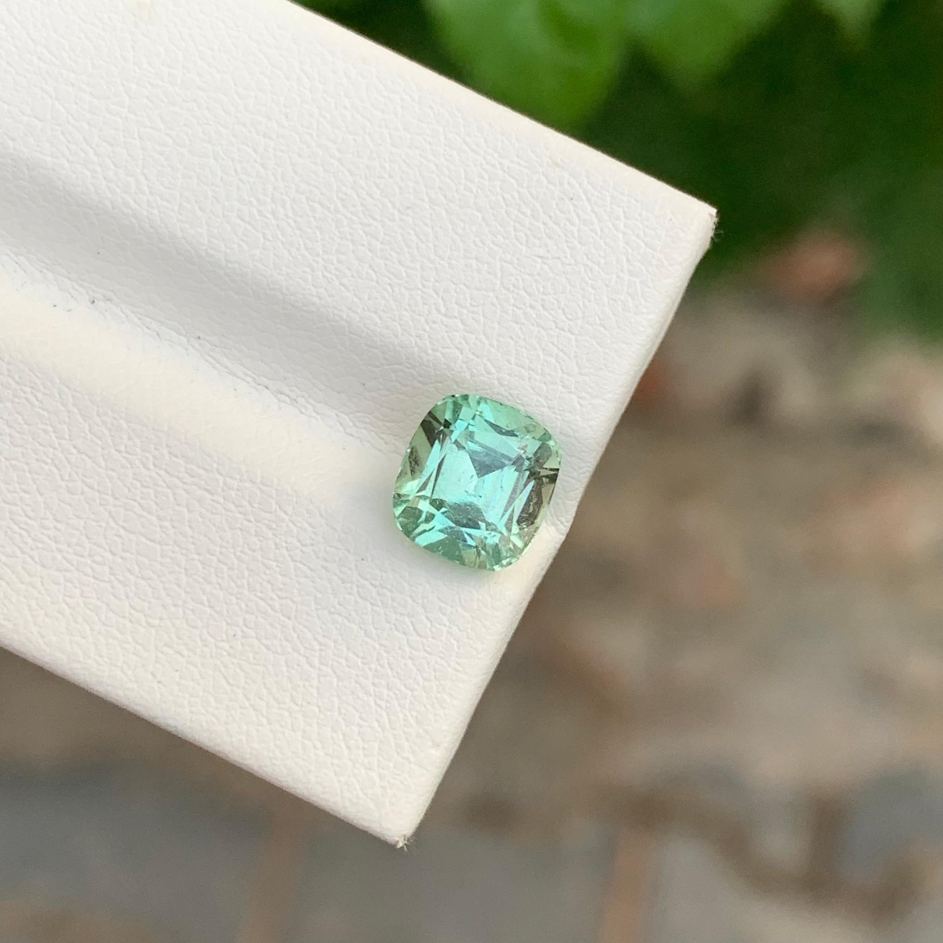 Tourmaline naturelle non sertie de 2,45 carats en forme de coussin pour bijoux en vente 2