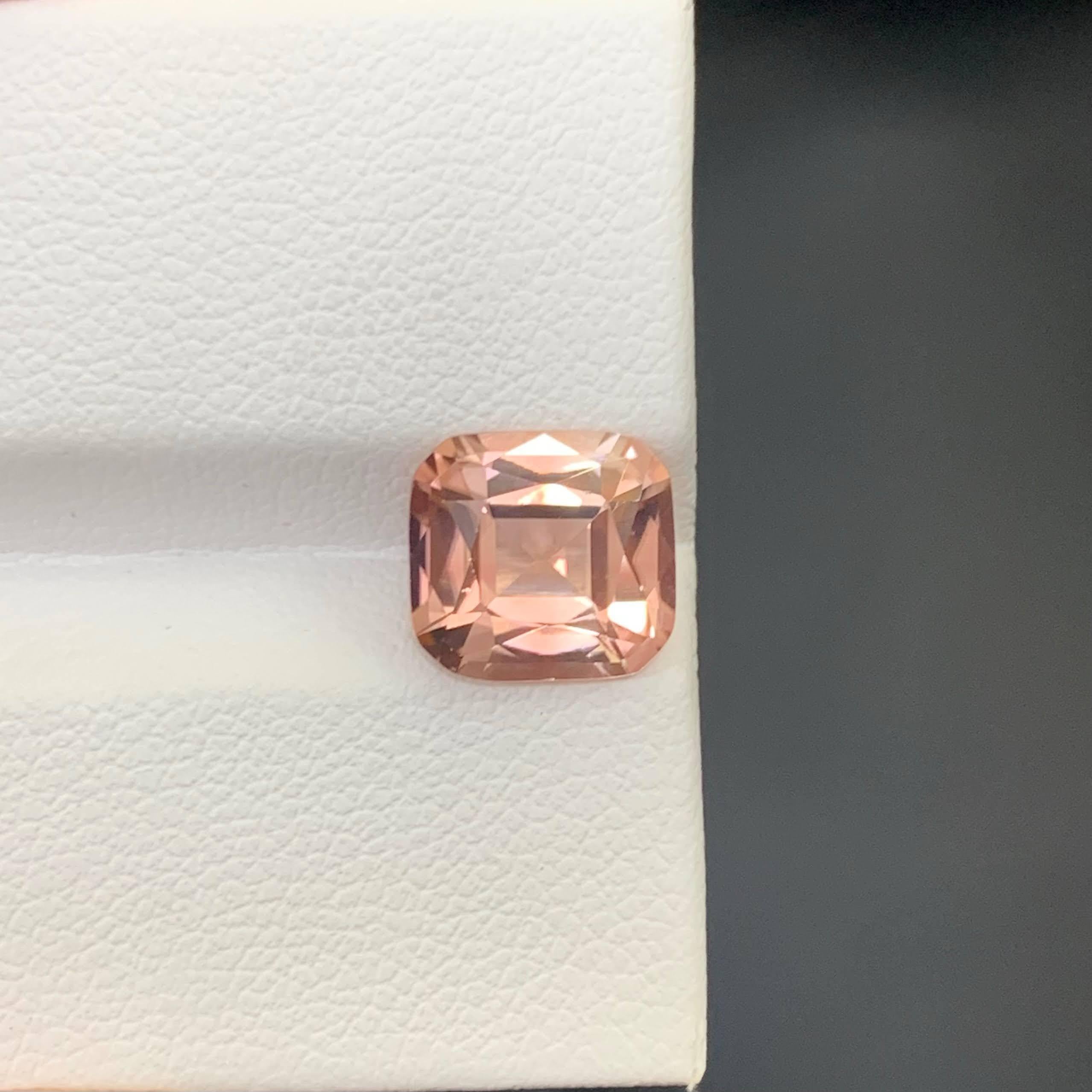 Peso 2,45 carati 
Dimensioni 8,8x8,2x5,0 mm
Trattamento Nessuno 
Origine africana
Pulizia degli occhi di chiarezza 
Forma taglio cuscino 




Questa tormalina rosa pesca sciolta naturale da 2,45 carati emana una delicata miscela di toni morbidi di
