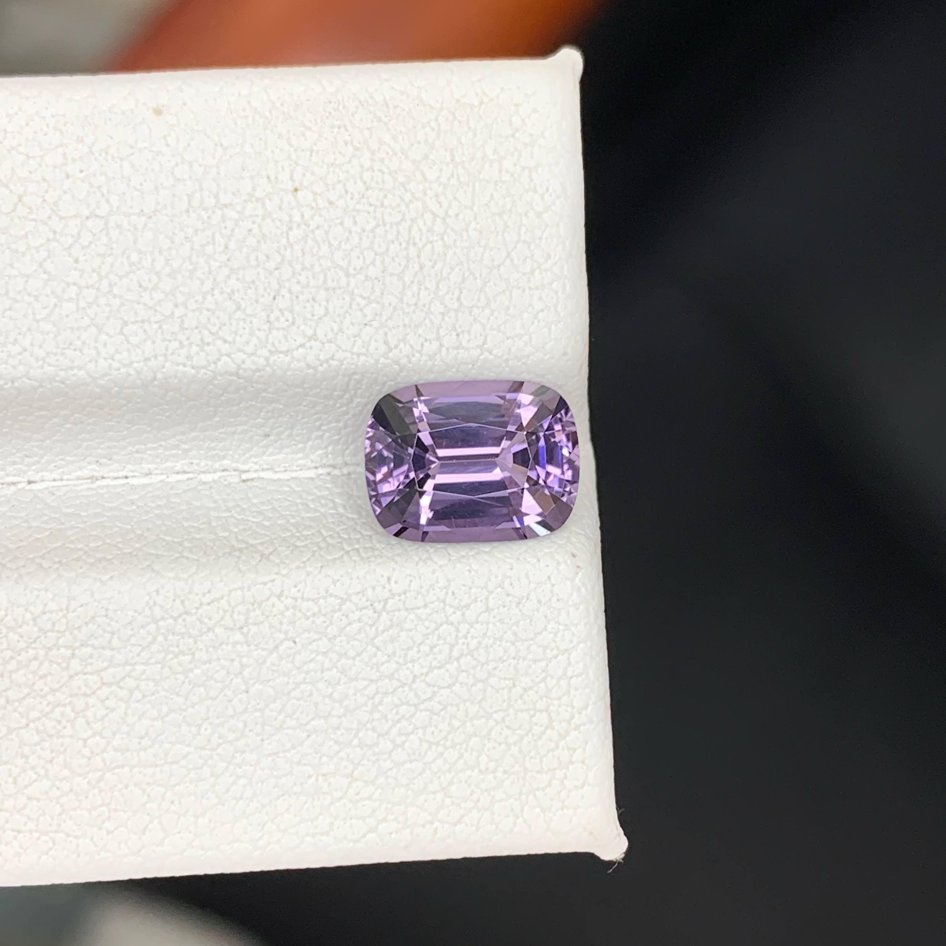 Moderno 2,45 Carati Nature Spinello Viola Sciolto Pietra Gemma Burmese Taglio Cuscino in vendita