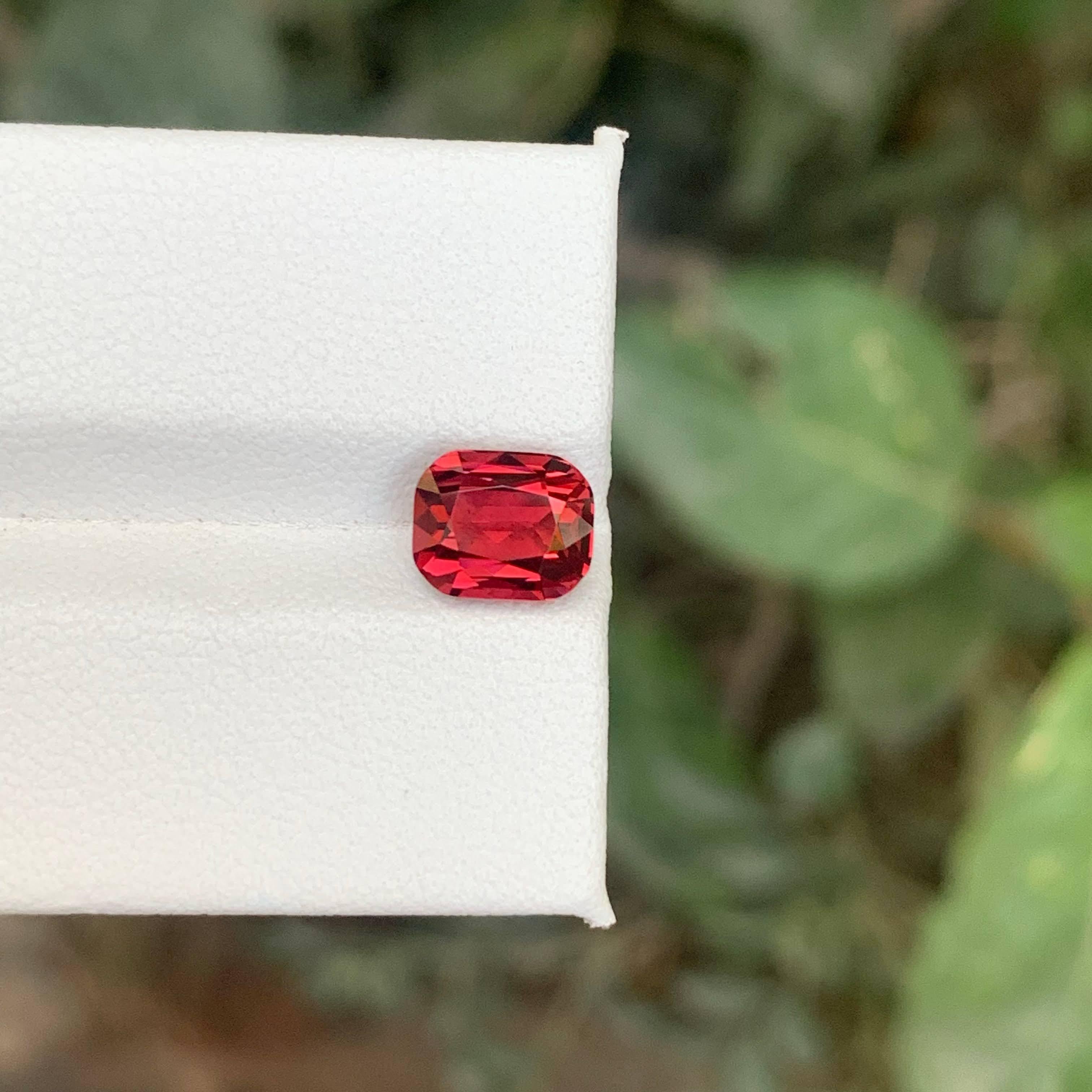 Taglio cuscino 2.45 carati di granato rosso naturale sciolto, pietra tagliata a cuscino, gemma della Tanzania in vendita