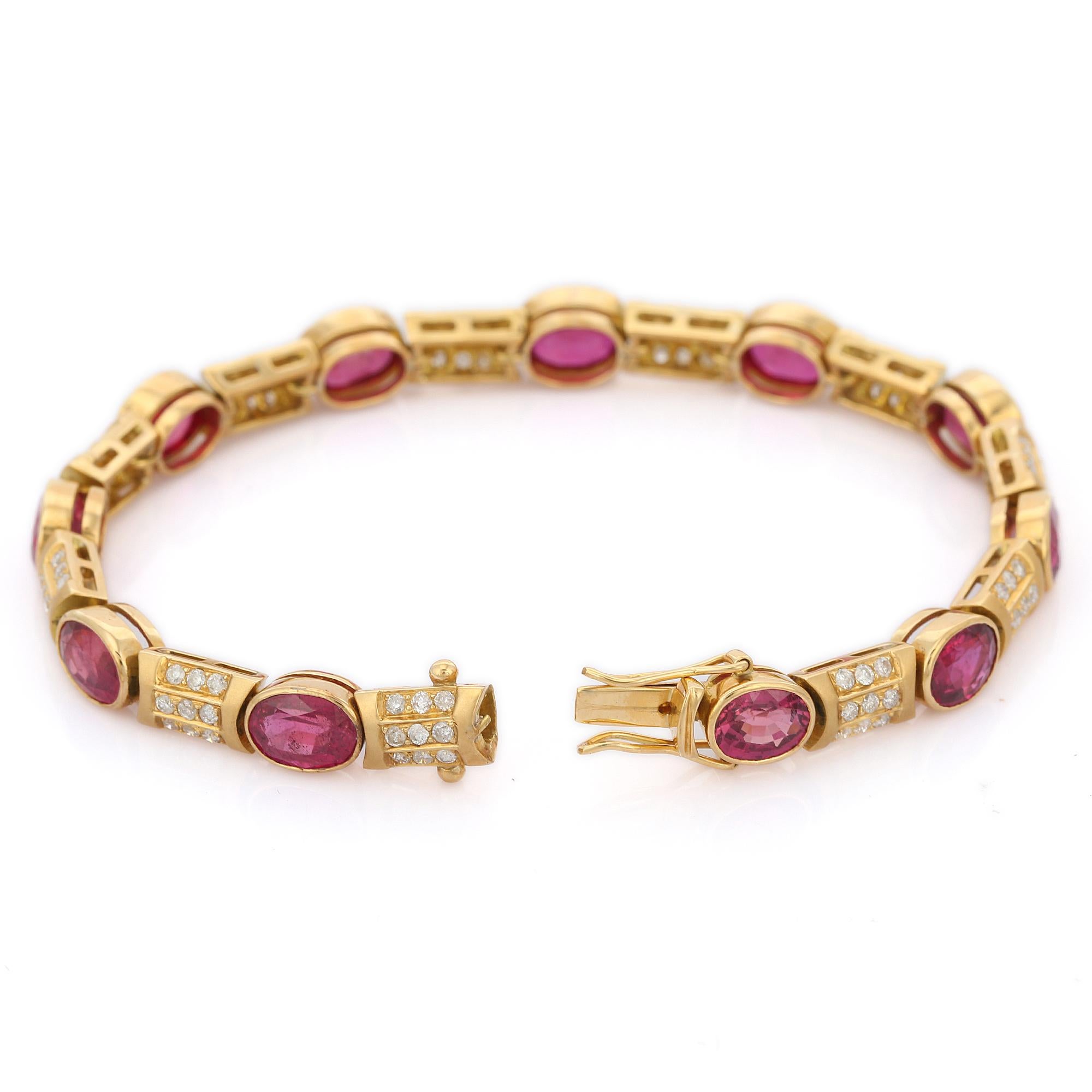 Taille ovale Bracelet créateur en or jaune 18 carats avec rubis naturel de 24,5 carats et diamants  en vente