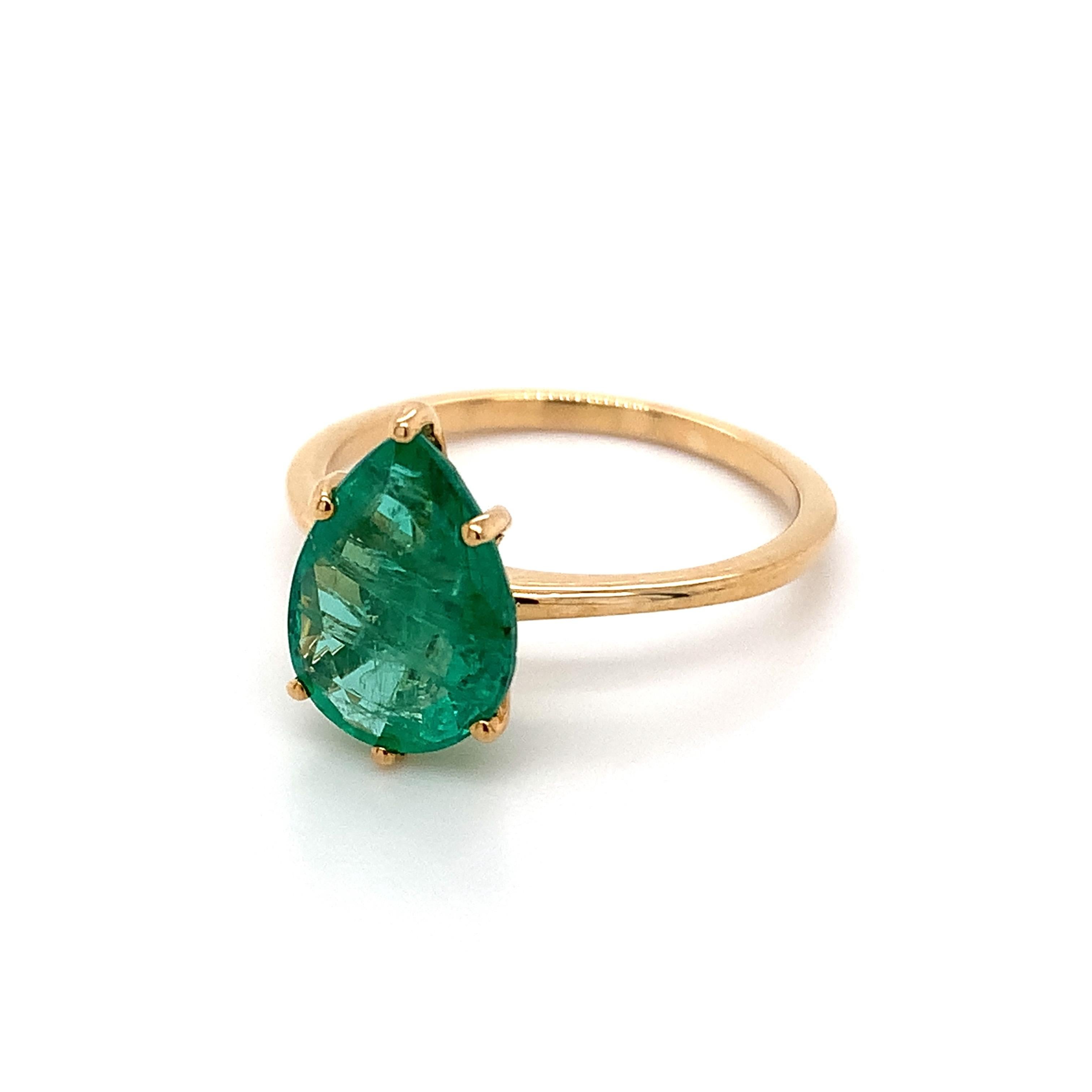 Modern 2.45 Carat Pear Shape Emerald Ring in 10k Yellow Gold For Sale