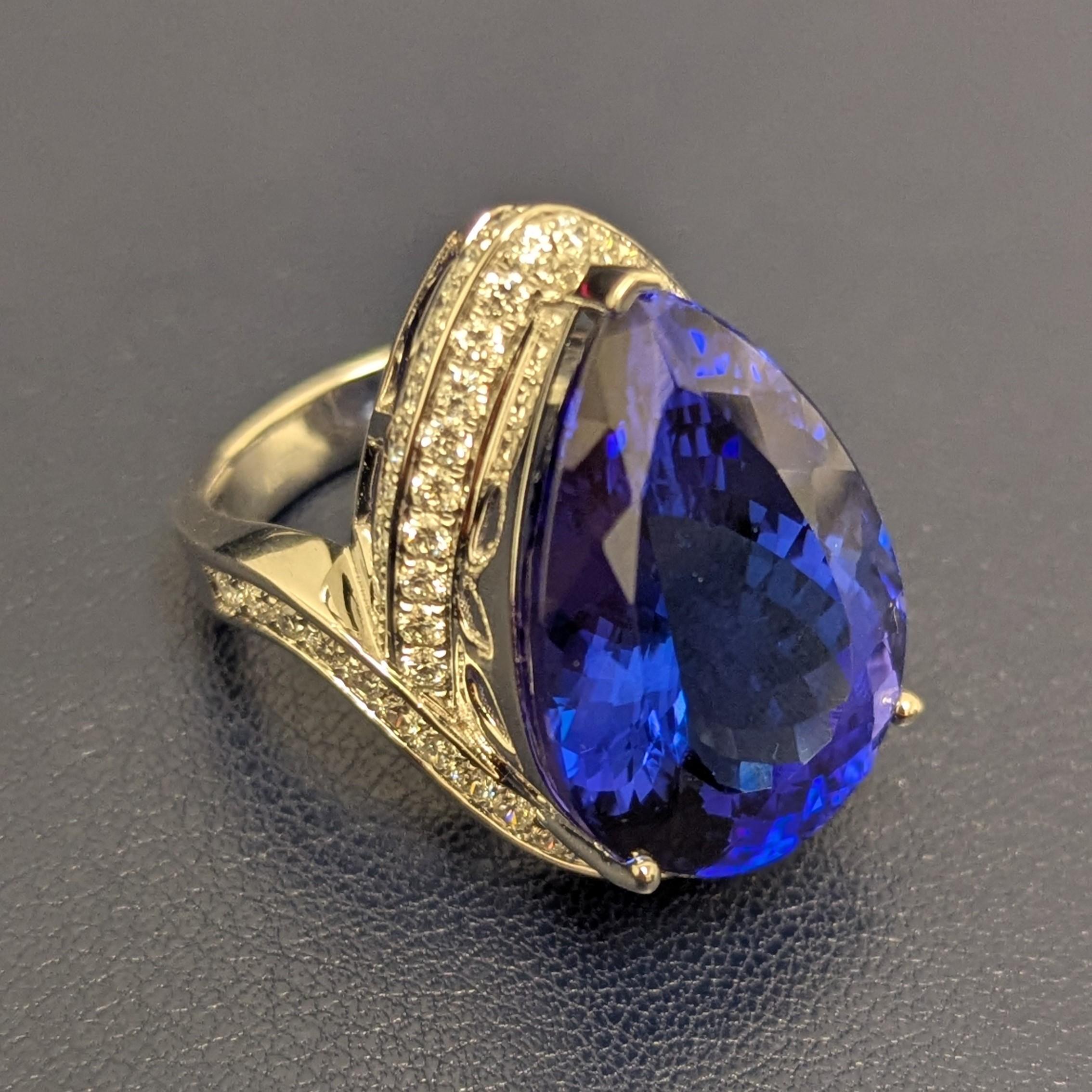 24.5 Carat Tanzanite Diamond 18K White Gold Ring In Excellent Condition For Sale In New York, NY