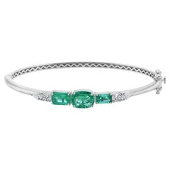 2.45 Carat Zambian Emerald 0.52 Carat SI/H Diamond Bracelet 14 Karat White Gold