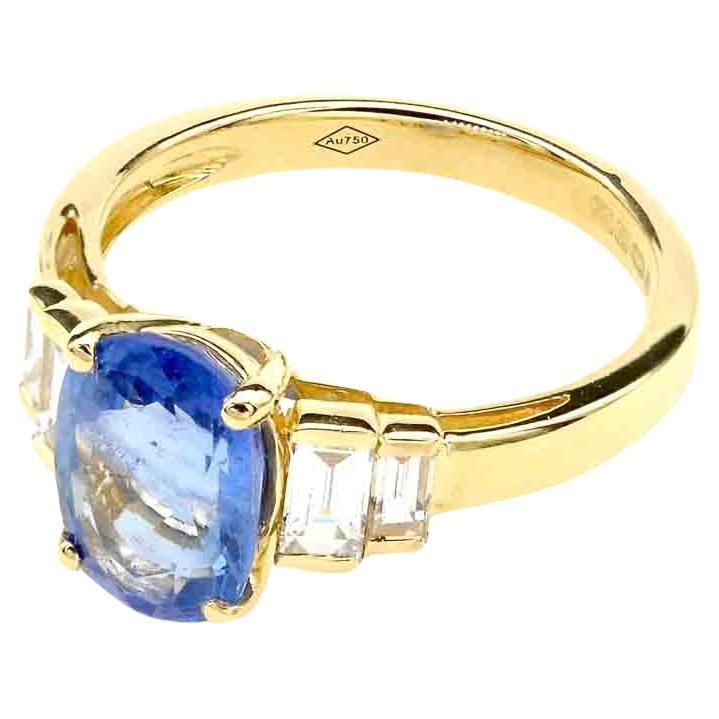 2.45 carats Ceylon Sapphire and baguette diamonds ring For Sale
