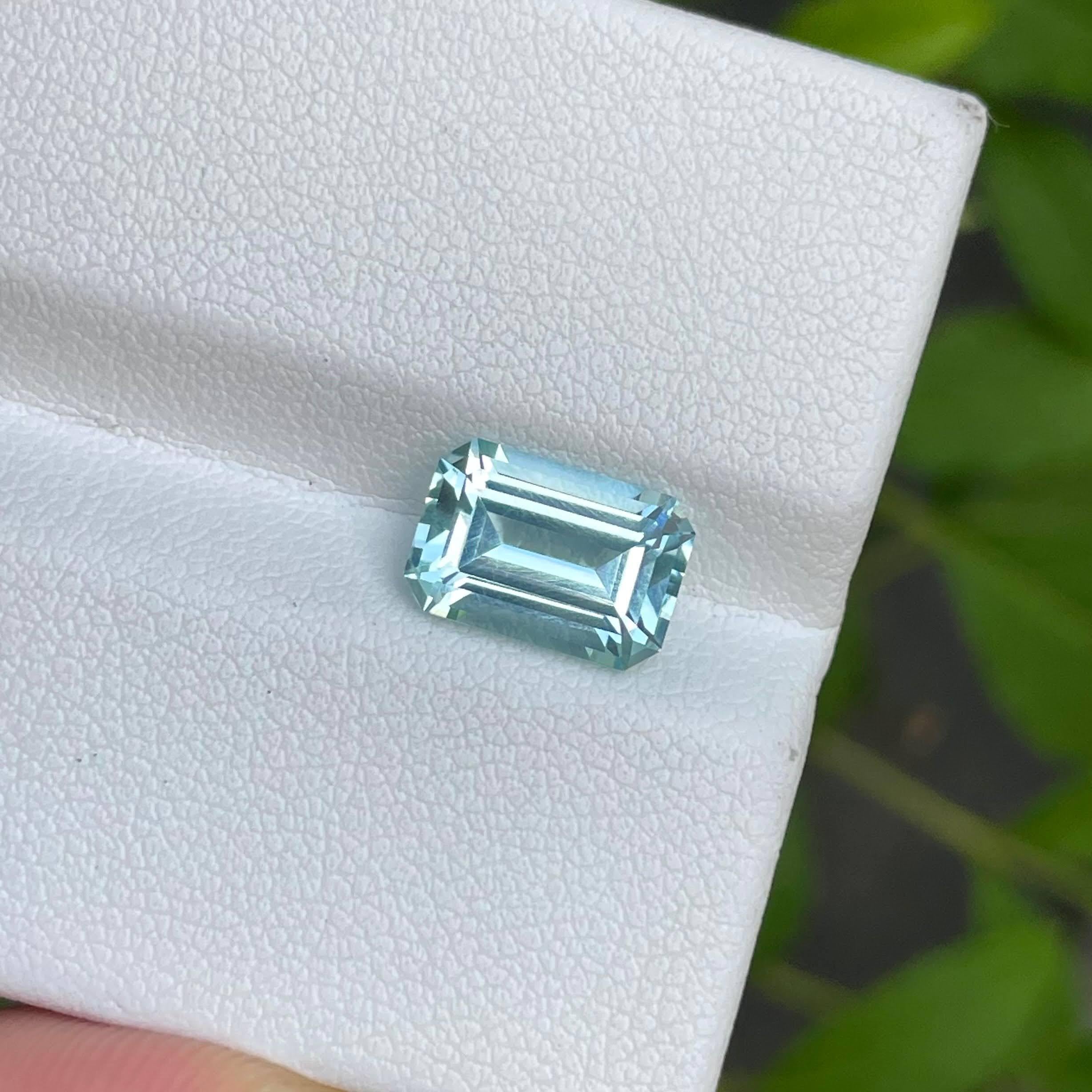 2.45 carats Light Blue Loose Aquamarine Emerald Cut Natural Nigerian Gemstone In New Condition For Sale In Bangkok, TH