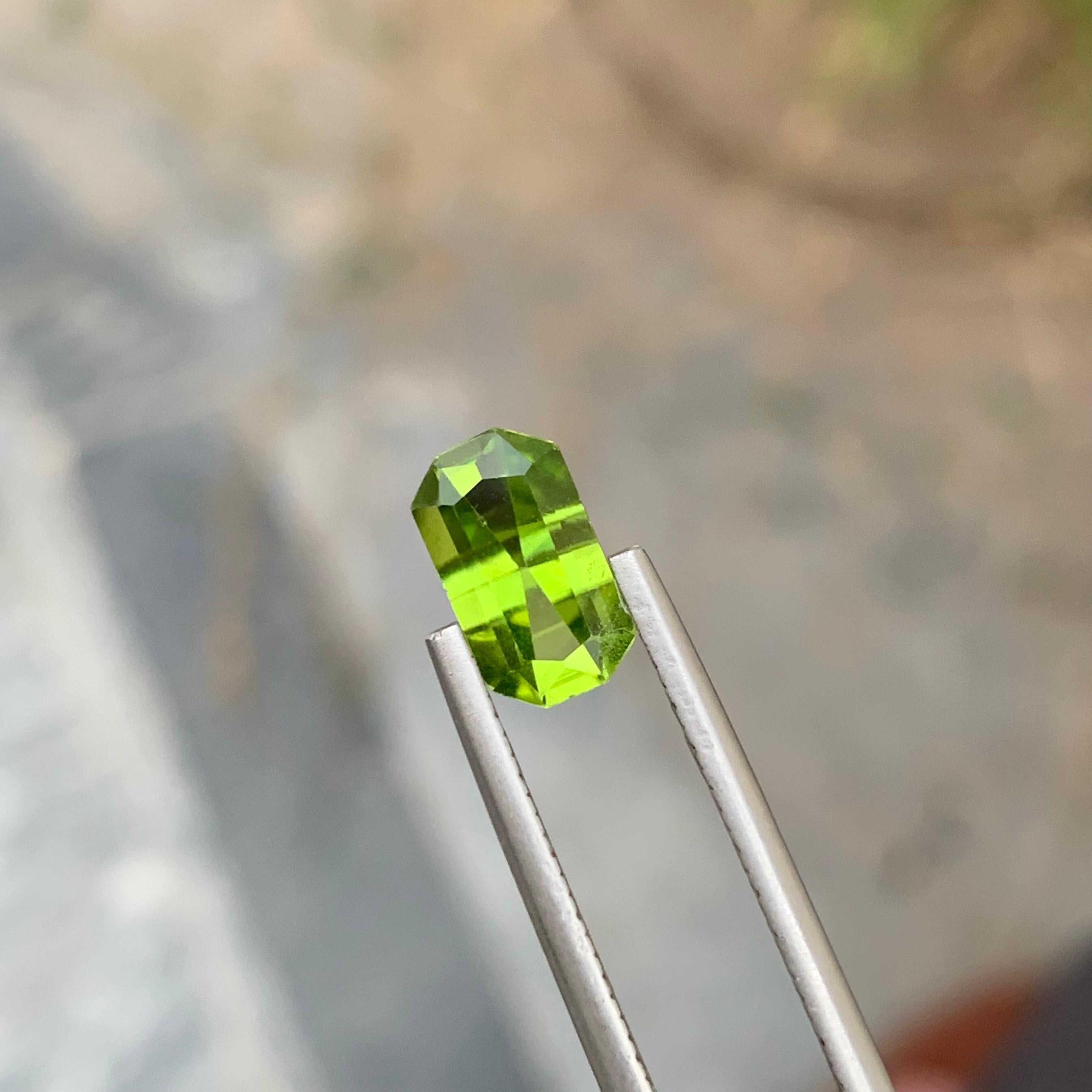 Emerald Cut 2.45 Carats Natural Loose Emerald Shape Apple Green Peridot Gem For Ring  For Sale