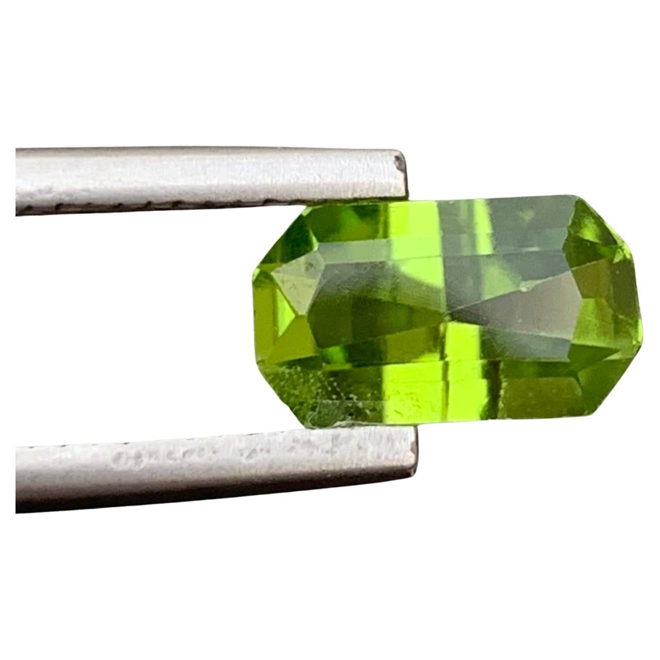 2.45 Carats Natural Loose Emerald Shape Apple Green Peridot Gem For Ring  For Sale