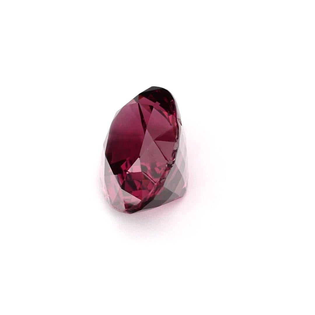 2.45 Carats Natural Pinkish Red Garnet Gemstone (pierre précieuse grenat rouge rosé) Neuf - En vente à Makola, LK