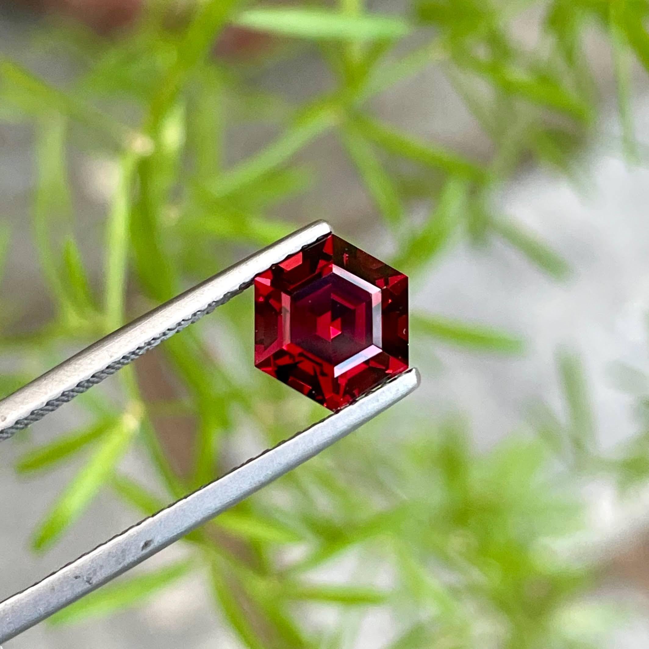 Modern 2.45 Carats Red Loose Garnet Stone Hexagon Cut Natural African Gemstone For Sale