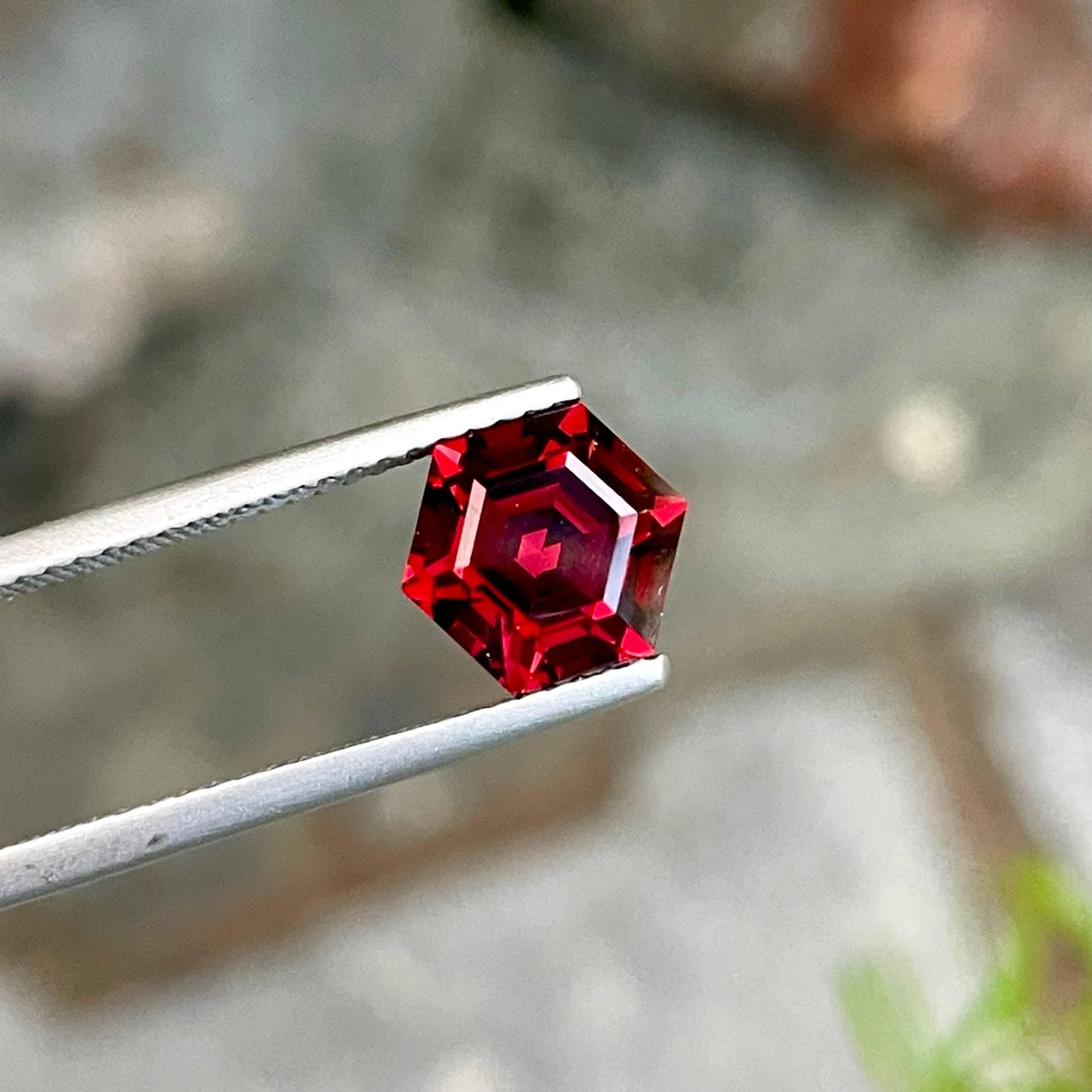 Women's or Men's 2.45 Carats Red Loose Garnet Stone Hexagon Cut Natural African Gemstone For Sale