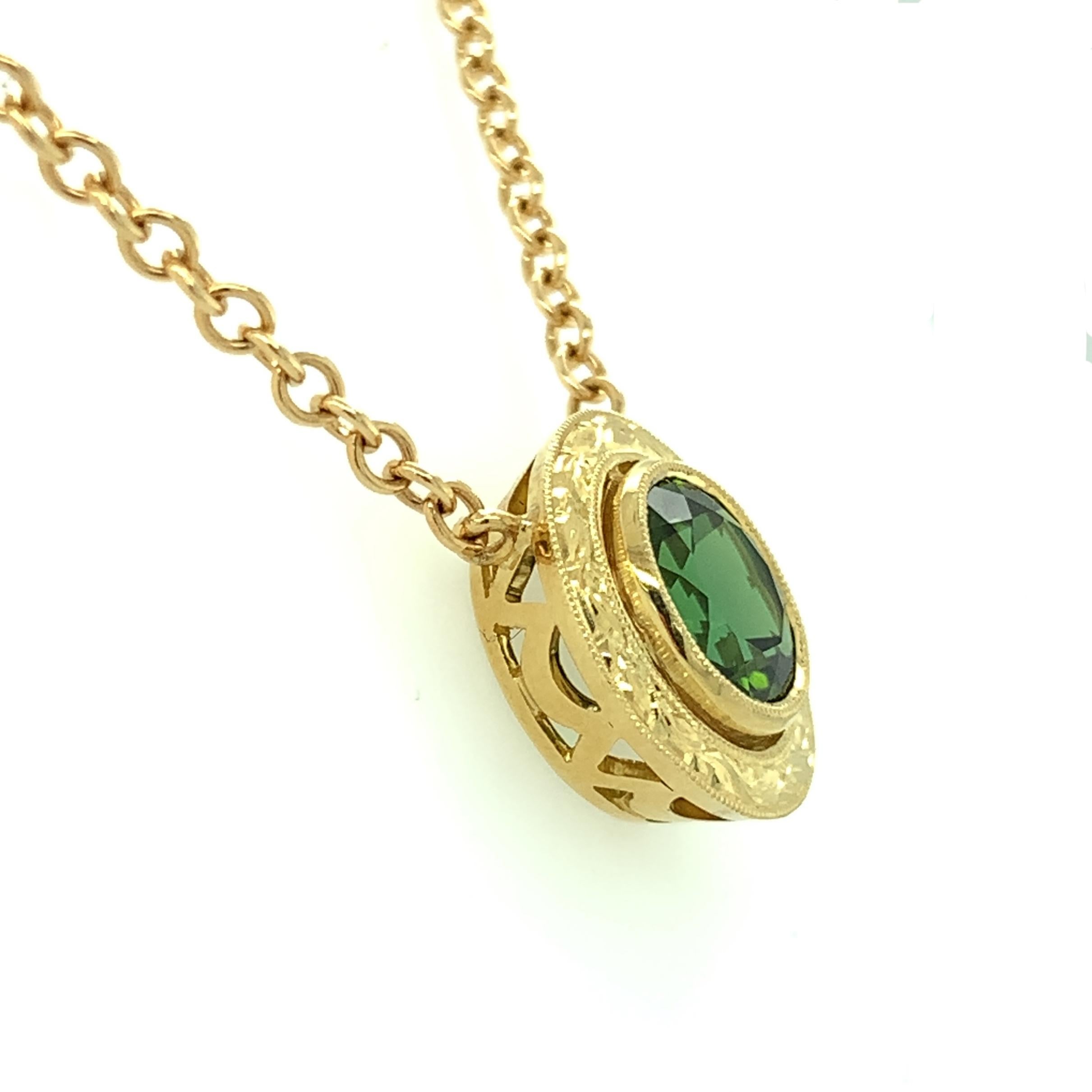 Round Cut Green Tourmaline and Engraved Yellow Gold Bezel Necklace, 2.45 Carats For Sale