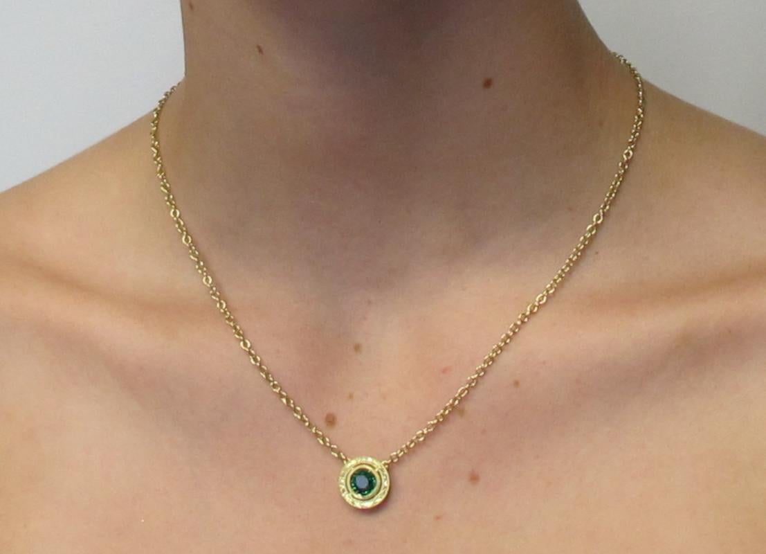 Women's or Men's Green Tourmaline and Engraved Yellow Gold Bezel Necklace, 2.45 Carats For Sale