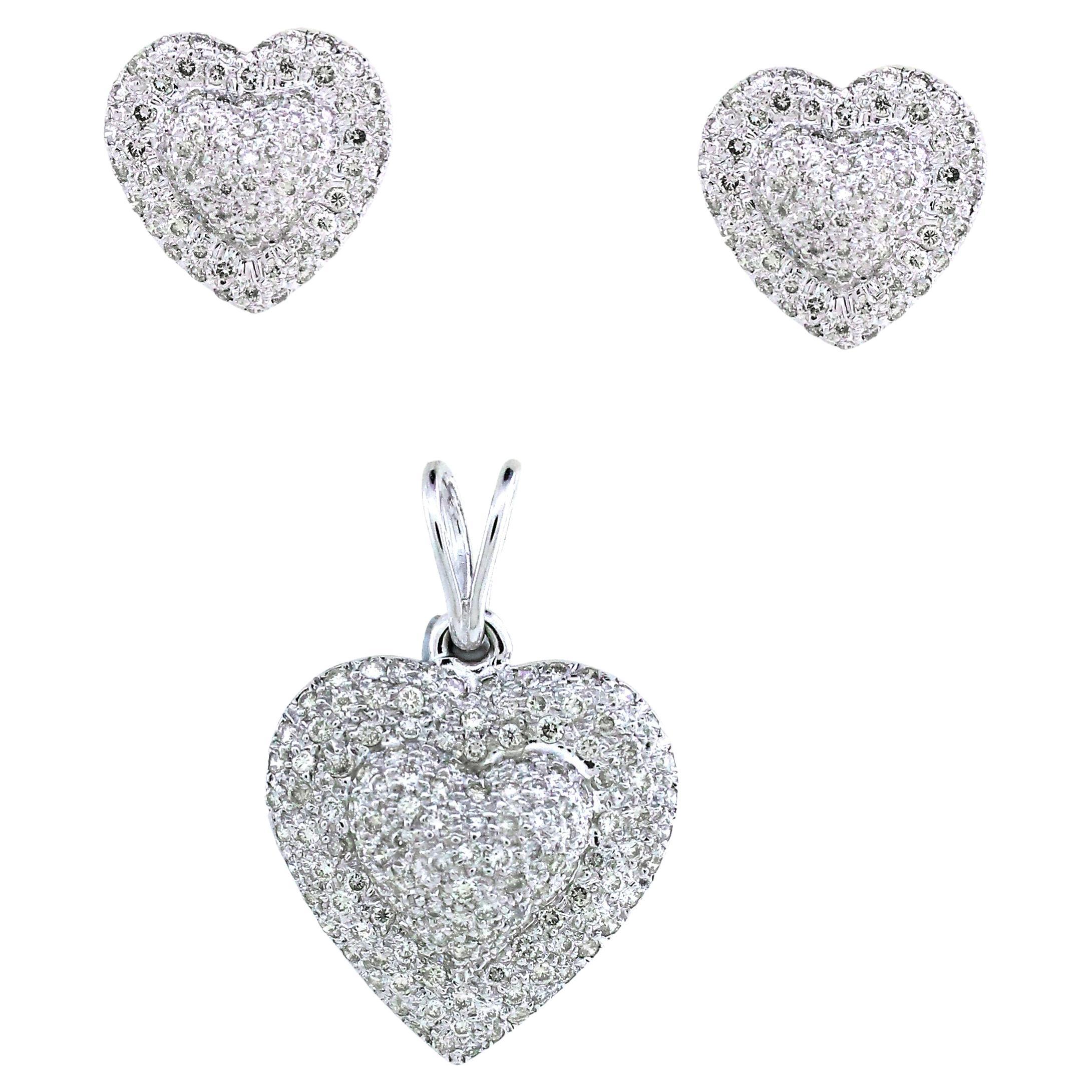 2.45 cts of Diamond Heart Pendant Set