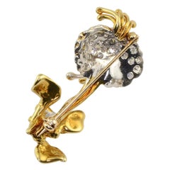 Broche fleur en diamant de 2,45 Ctw