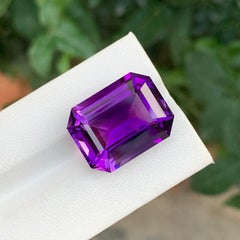 24,50 quilates de amatista natural facetada de color púrpura intenso en forma de esmeralda Gema