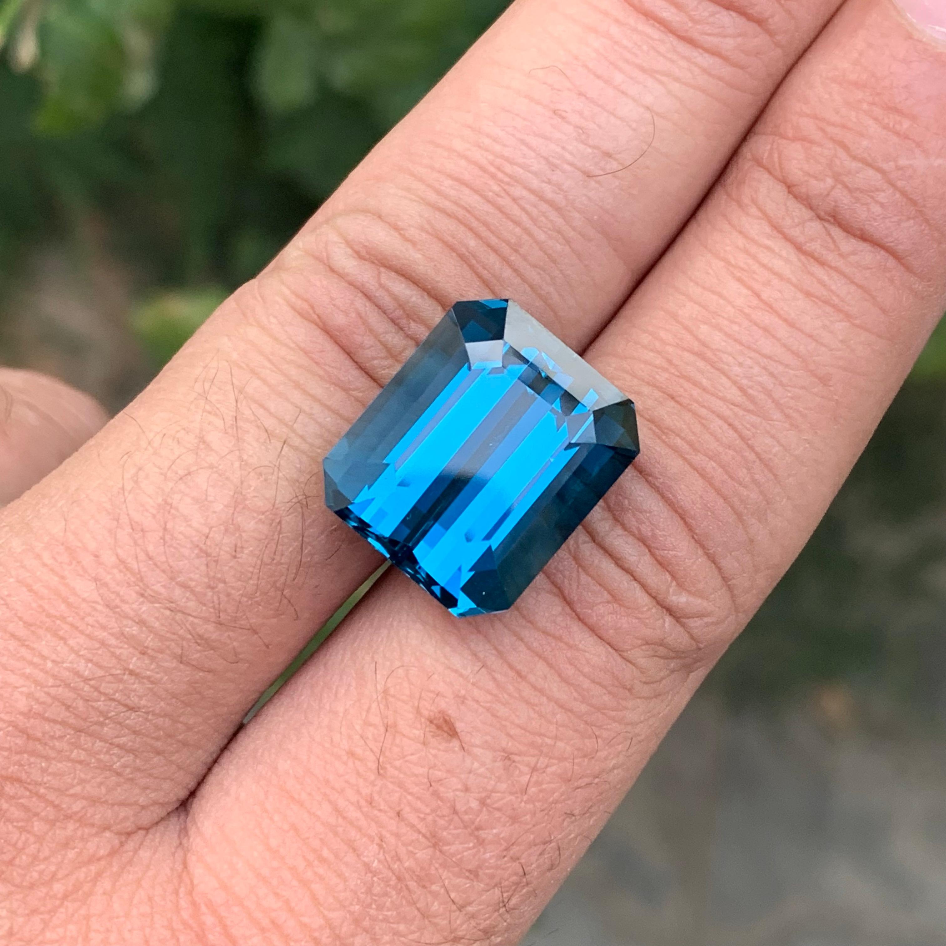 24,50 Karat Atemberaubender loser Londoner Blautopas in Smaragdform Edelstein im Angebot 4