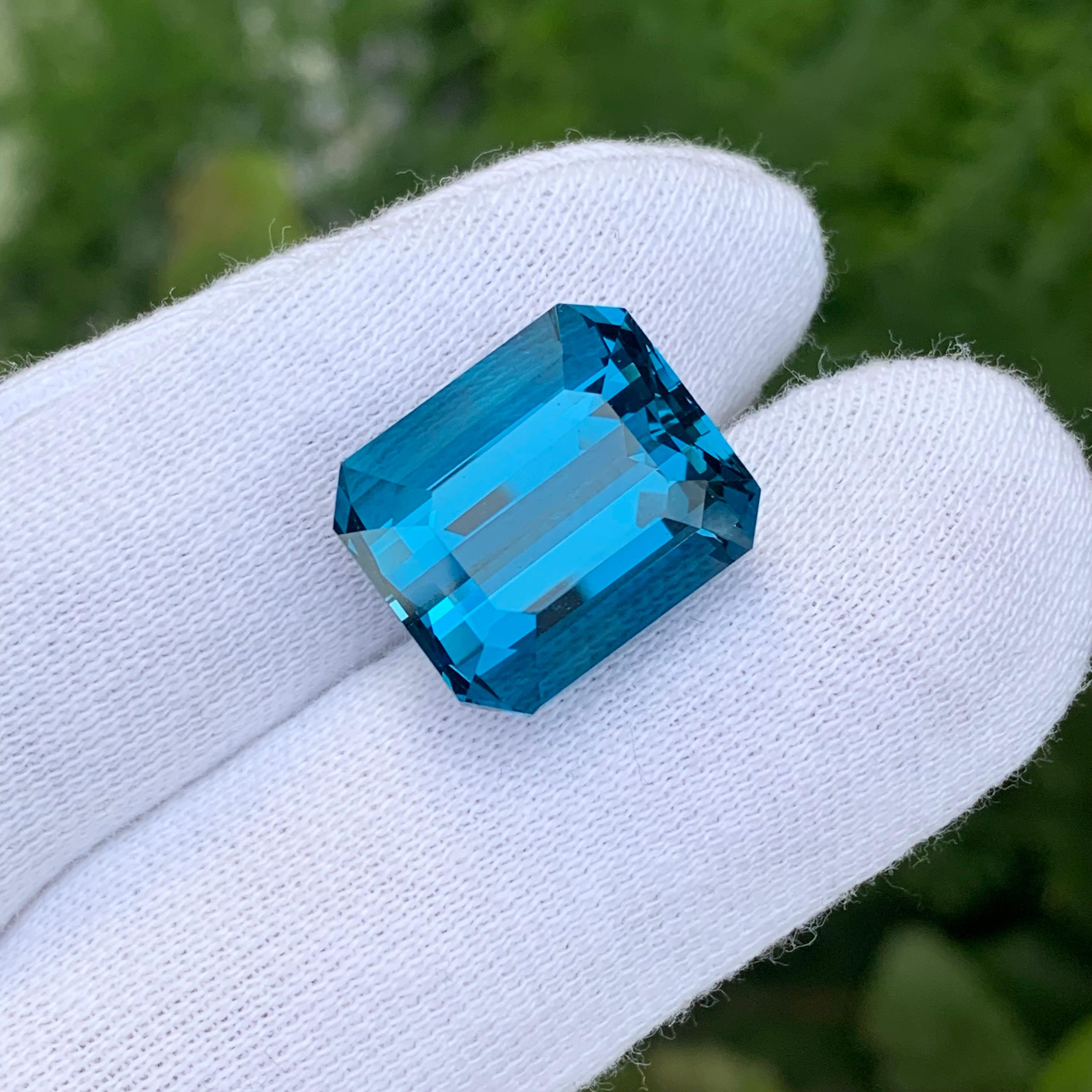 24,50 Karat Atemberaubender loser Londoner Blautopas in Smaragdform Edelstein im Angebot 6