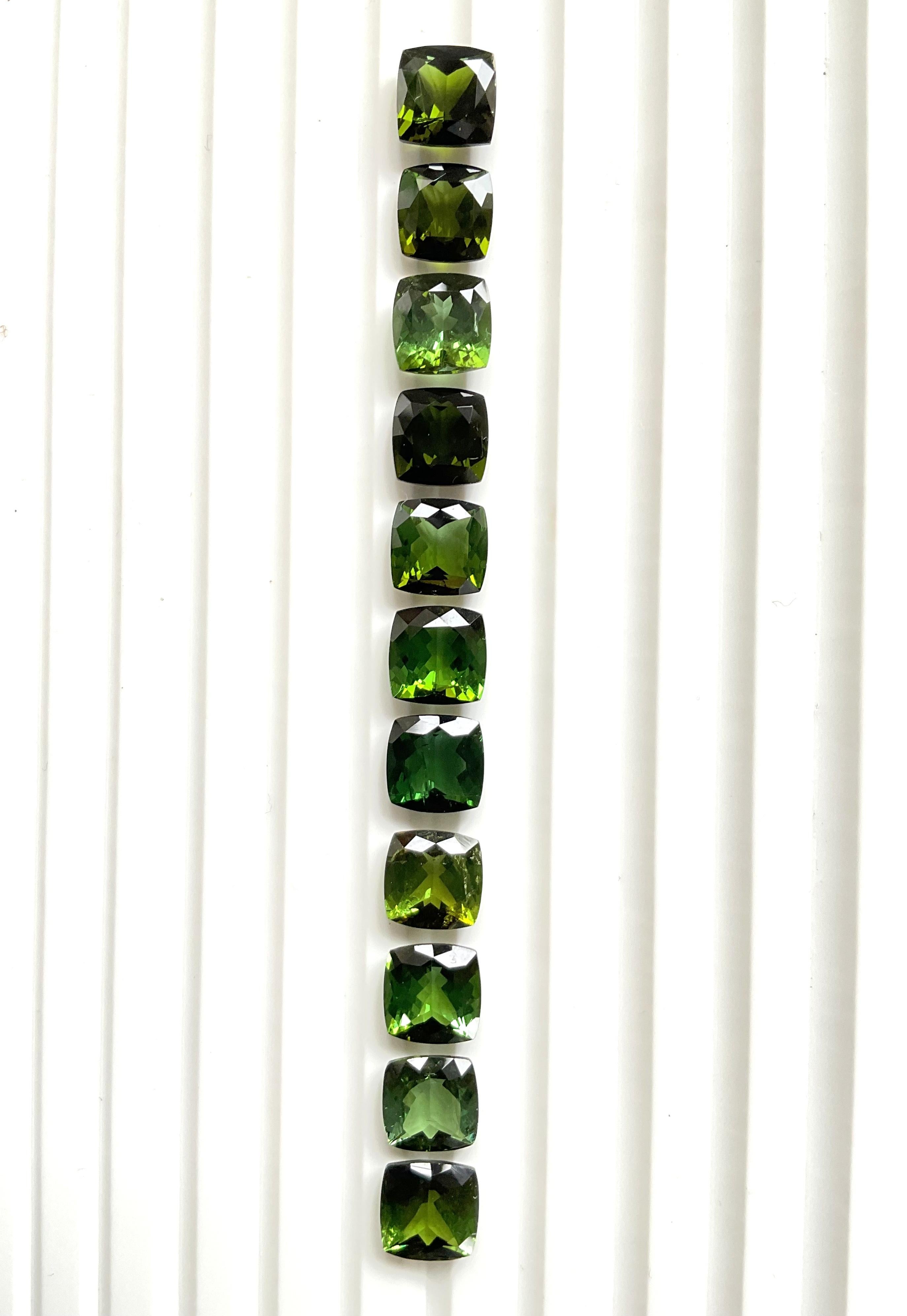 24,50 Quilates Turmalina Verde Cojín 11 Piezas Piedra tallada facetada Gema natural Art Decó en venta