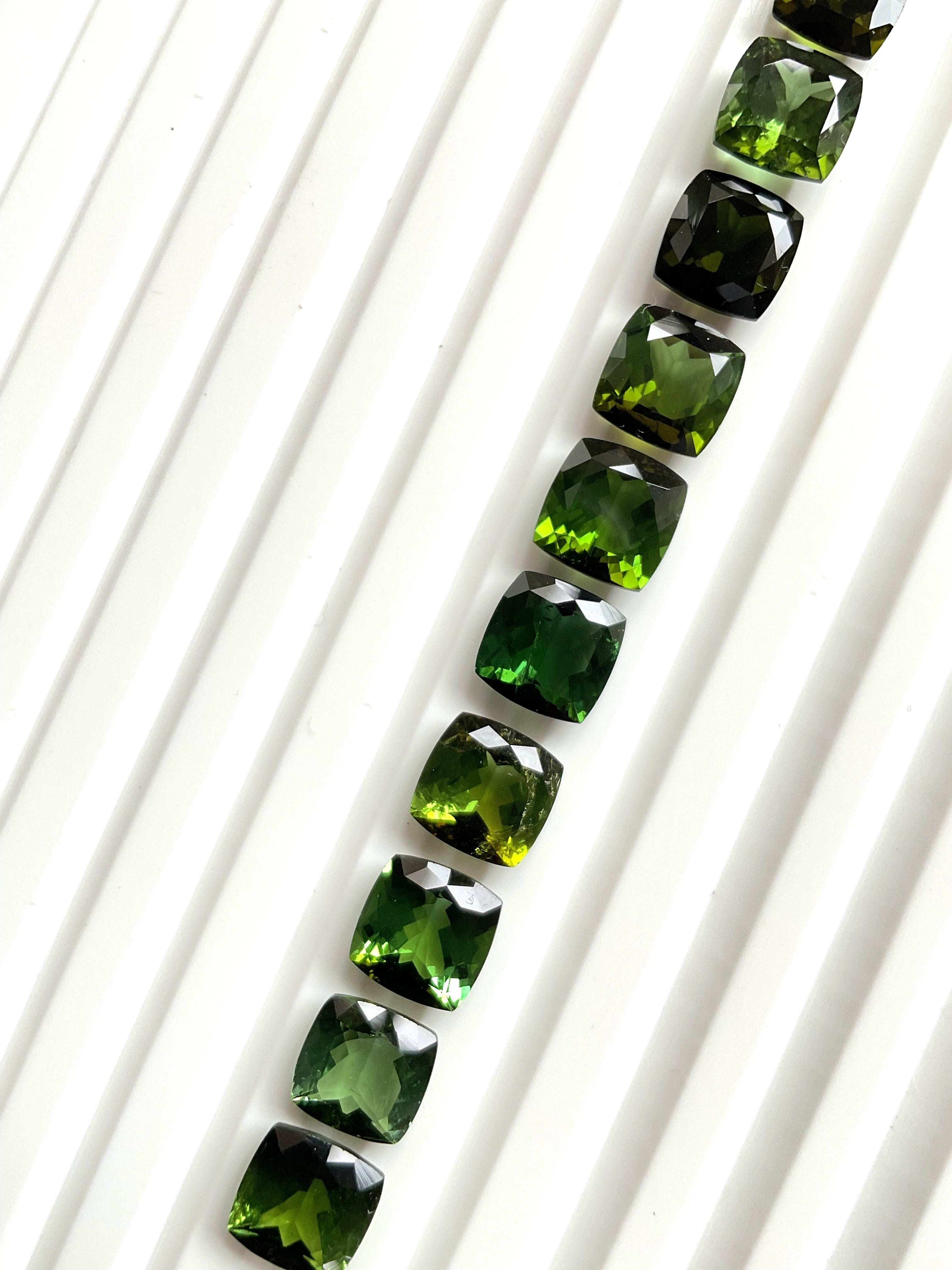 24,50 Quilates Turmalina Verde Cojín 11 Piezas Piedra tallada facetada Gema natural en Nuevo estado para la venta en Jaipur, RJ