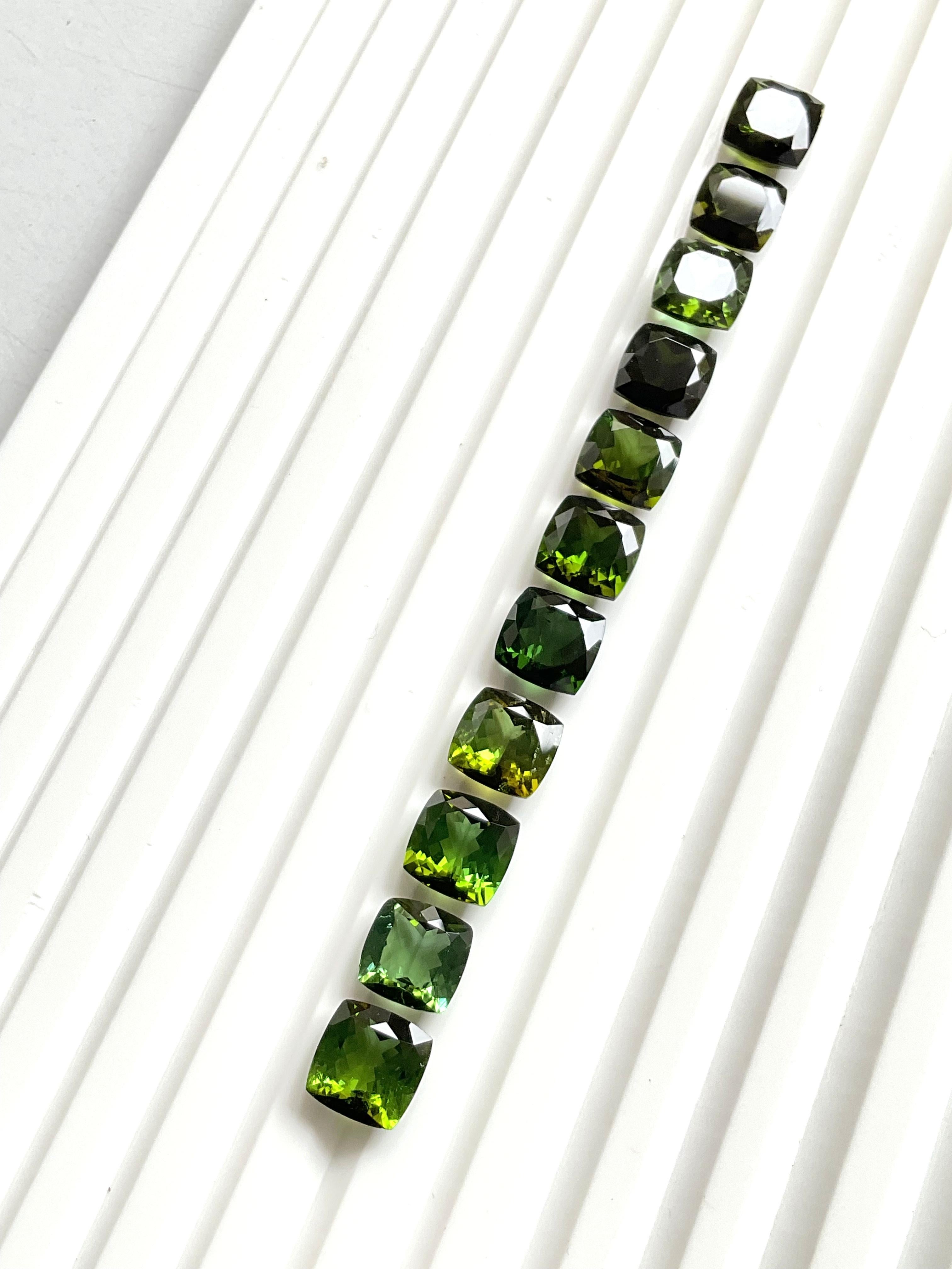 24,50 Quilates Turmalina Verde Cojín 11 Piezas Piedra tallada facetada Gema natural en venta 1
