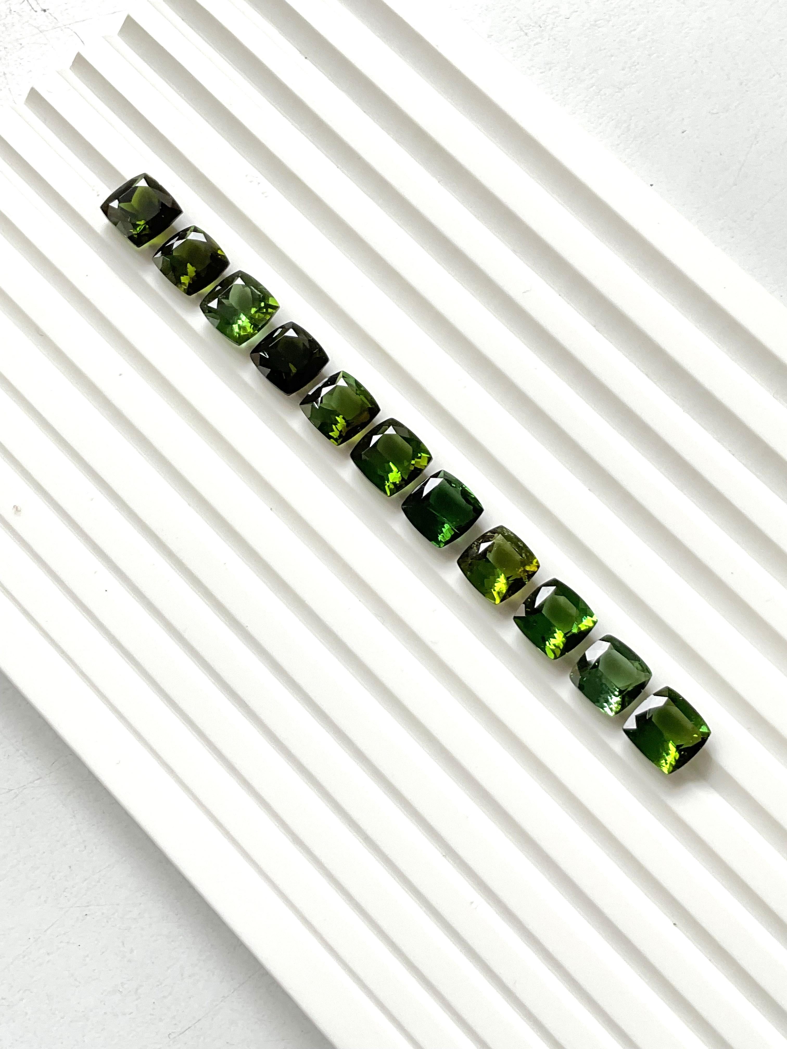 24,50 Quilates Turmalina Verde Cojín 11 Piezas Piedra tallada facetada Gema natural en venta 2