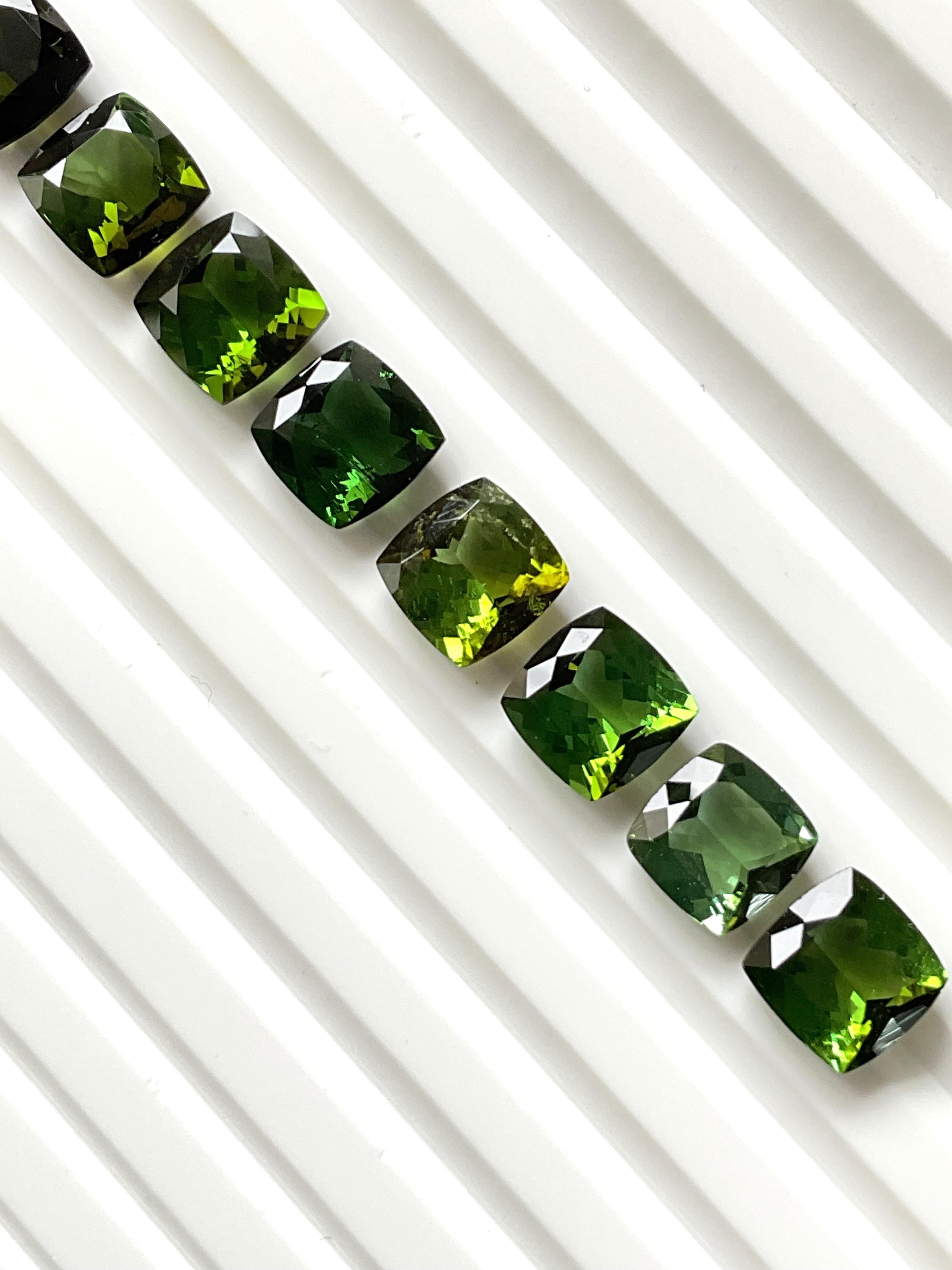 24,50 Quilates Turmalina Verde Cojín 11 Piezas Piedra tallada facetada Gema natural en venta 3
