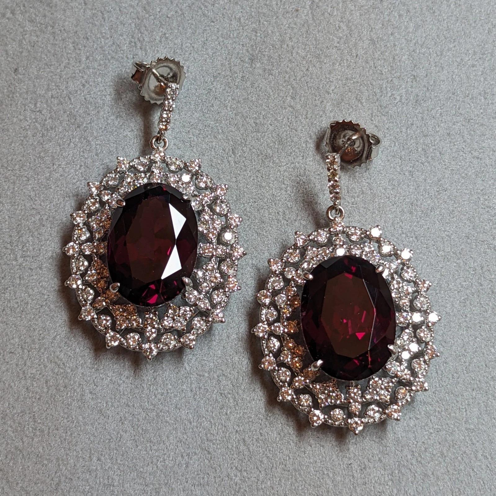 Boucles d'oreilles pendantes en platine avec grenat ovale et diamant de 24,54 ct Pour femmes en vente